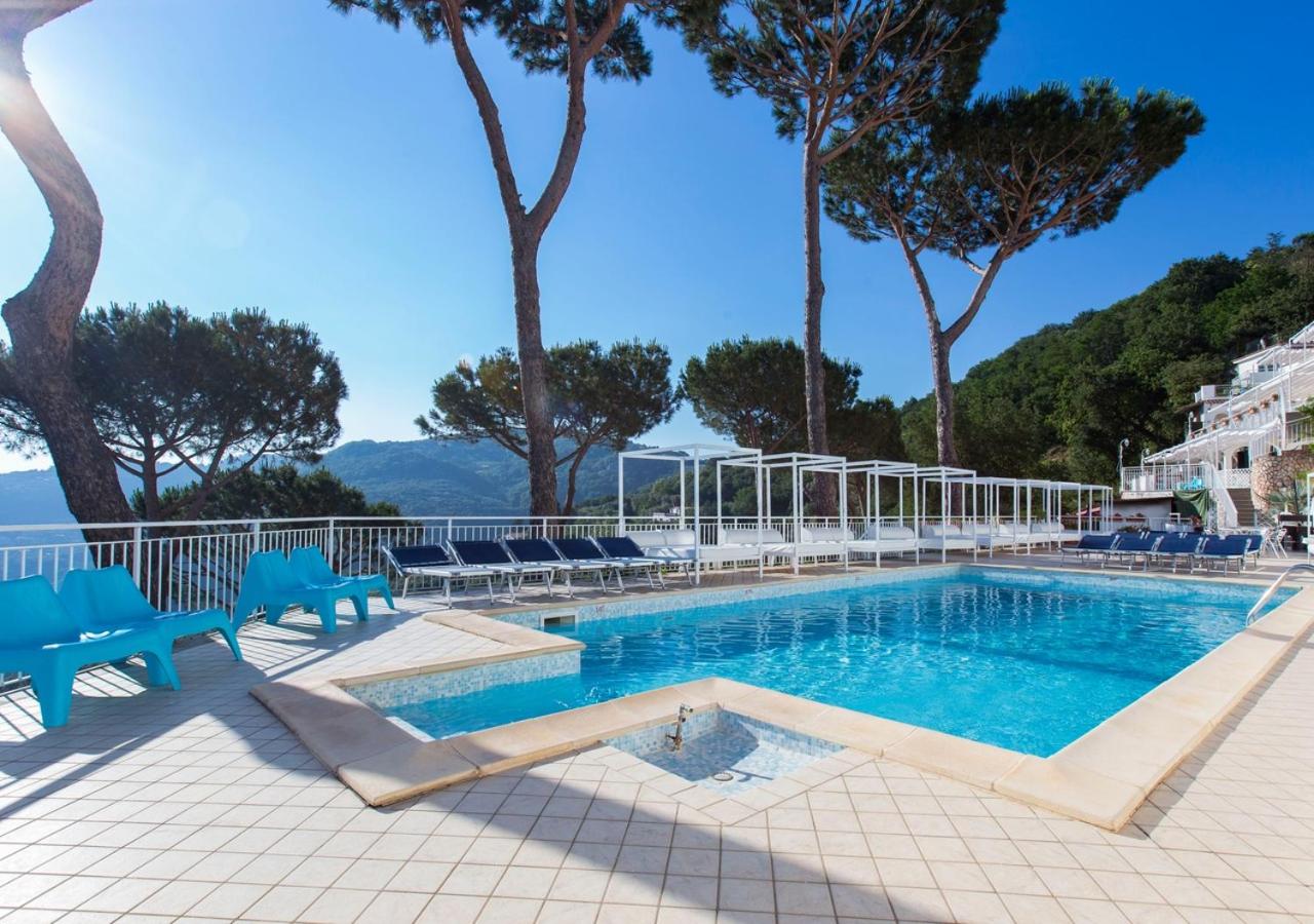 Studio with Balcony and Sea View (3 Adults) - Photo 31