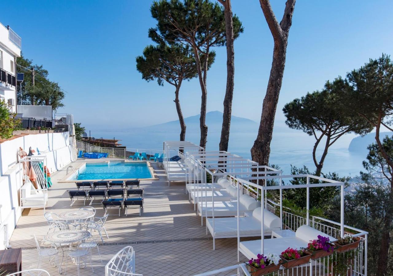 Studio with Balcony and Sea View (3 Adults) - Photo 29