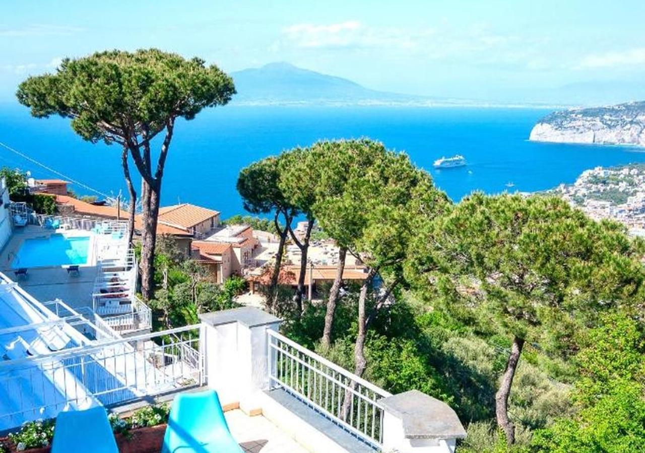Studio with Balcony and Sea View (3 Adults) - Photo 30