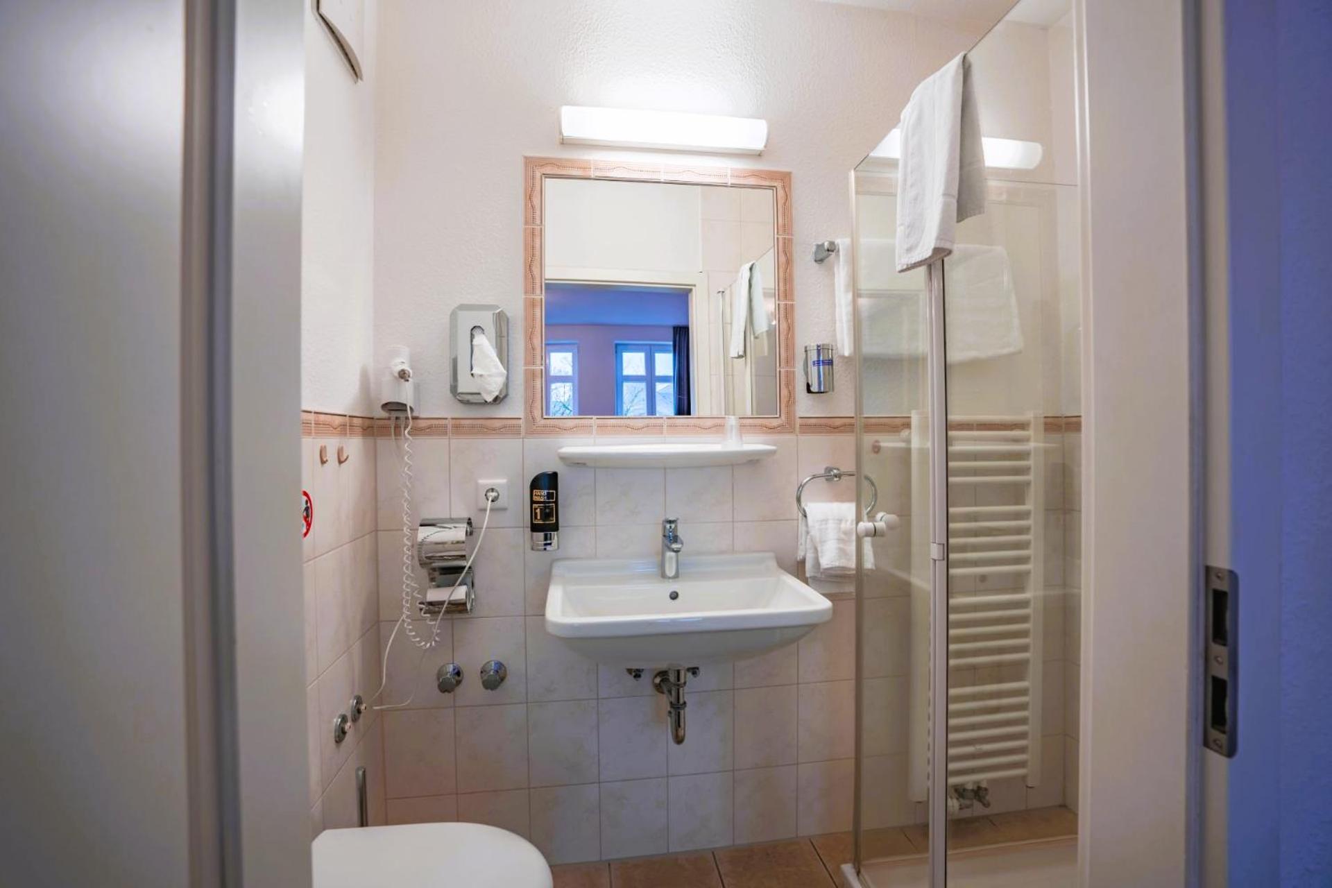 Double Room - Photo 9