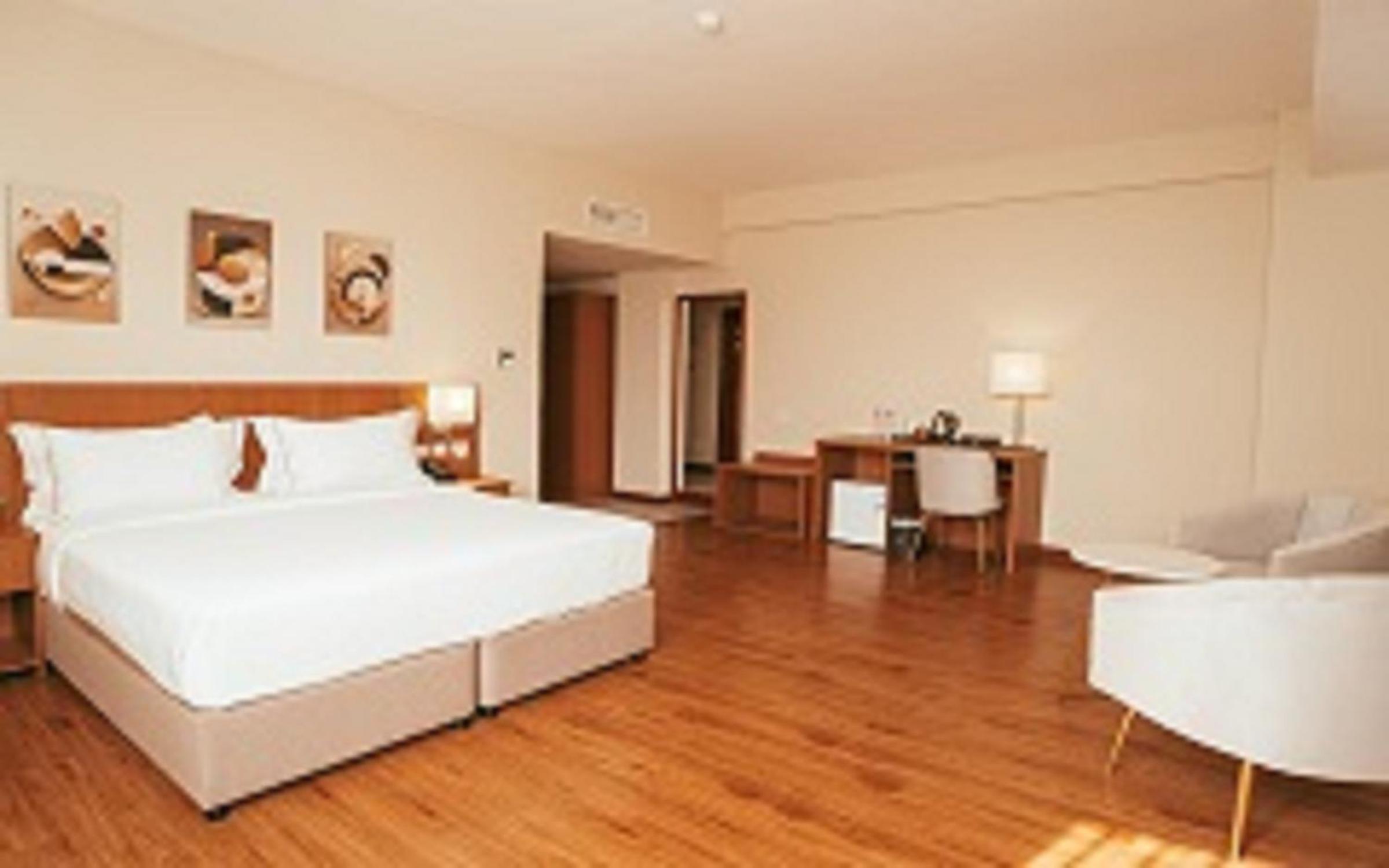 Suite - Photo 2