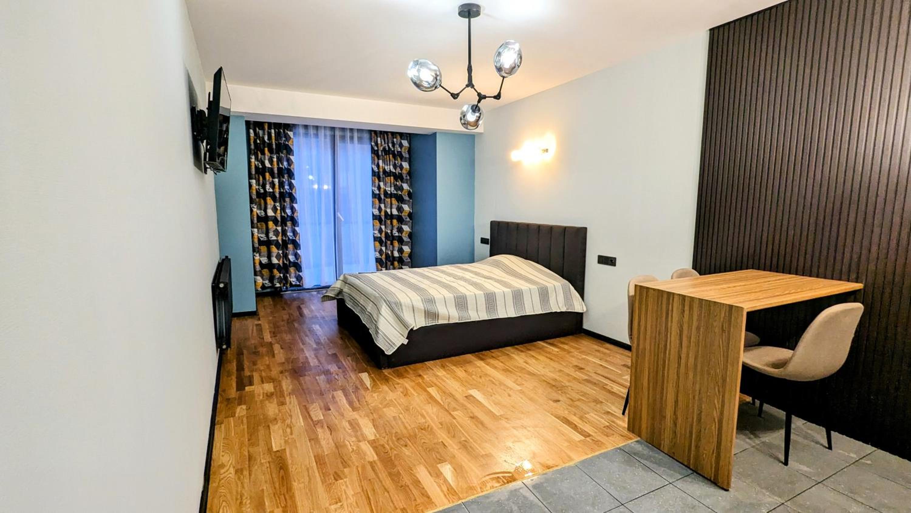 One-Bedroom Apartment photo 1