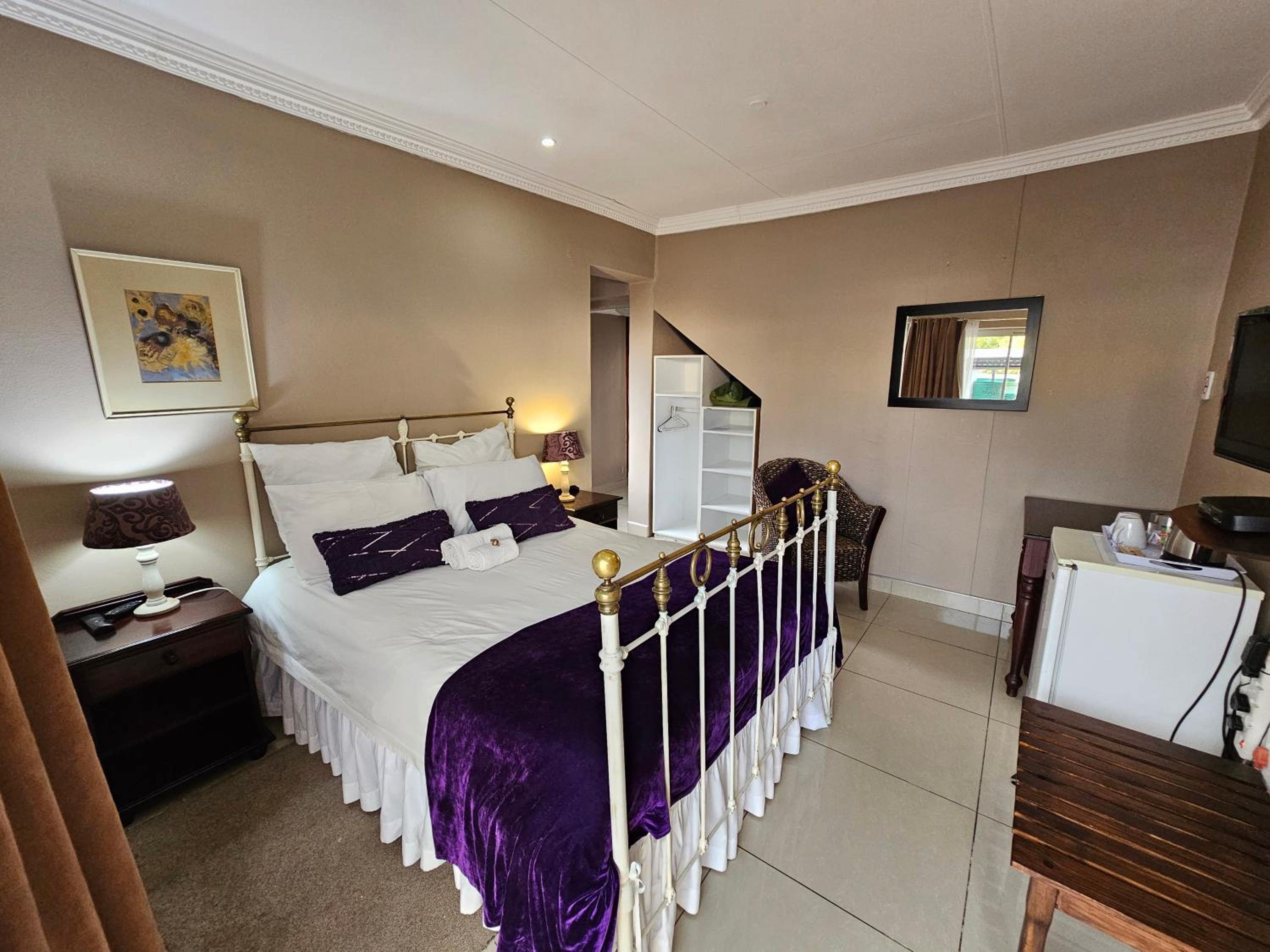 Double Room with Shower - Photo 4