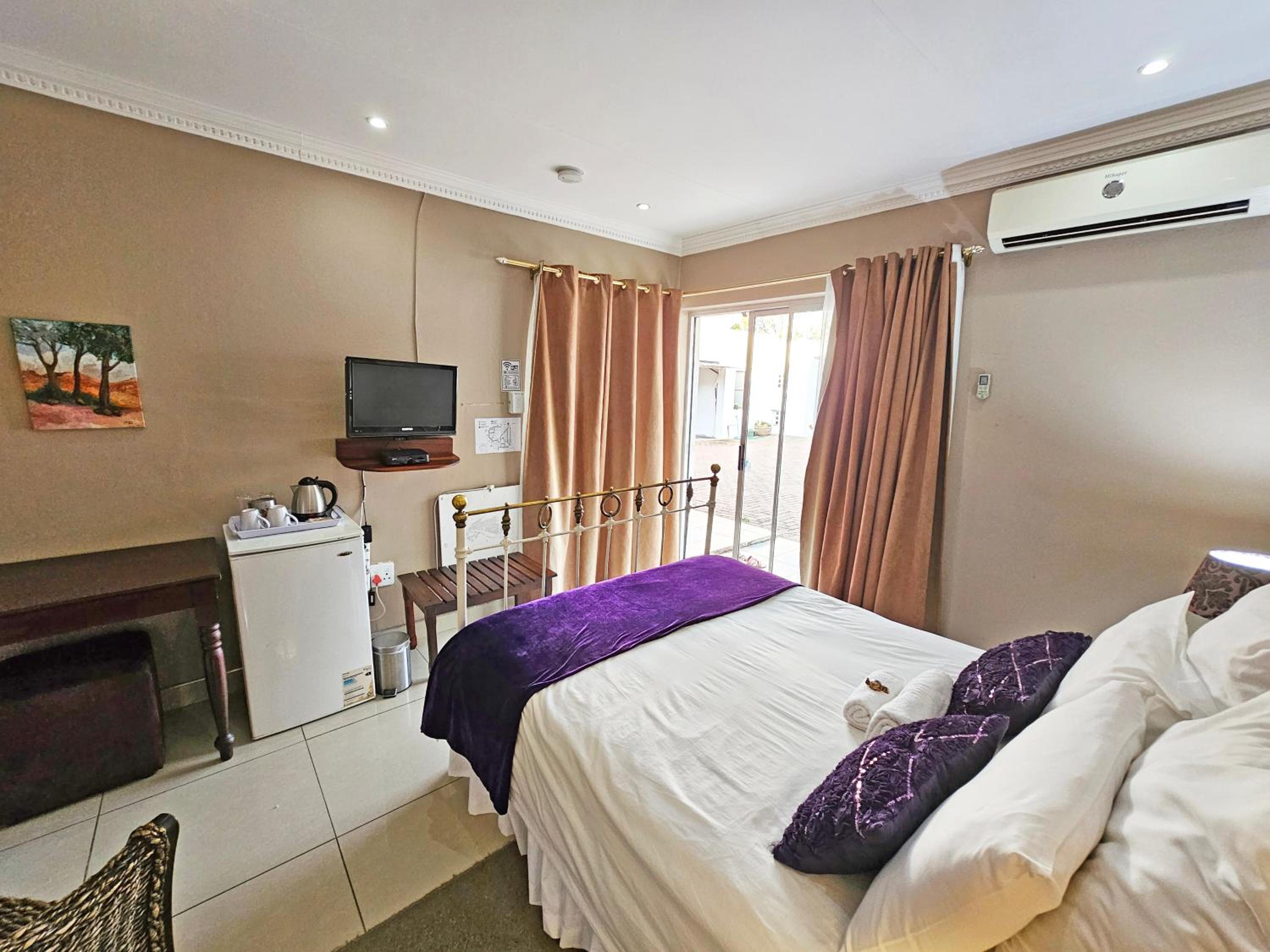 Double Room with Shower - Photo 5