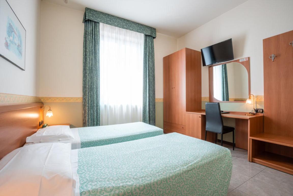 Double or Twin Room - Separate Building - Photo 1