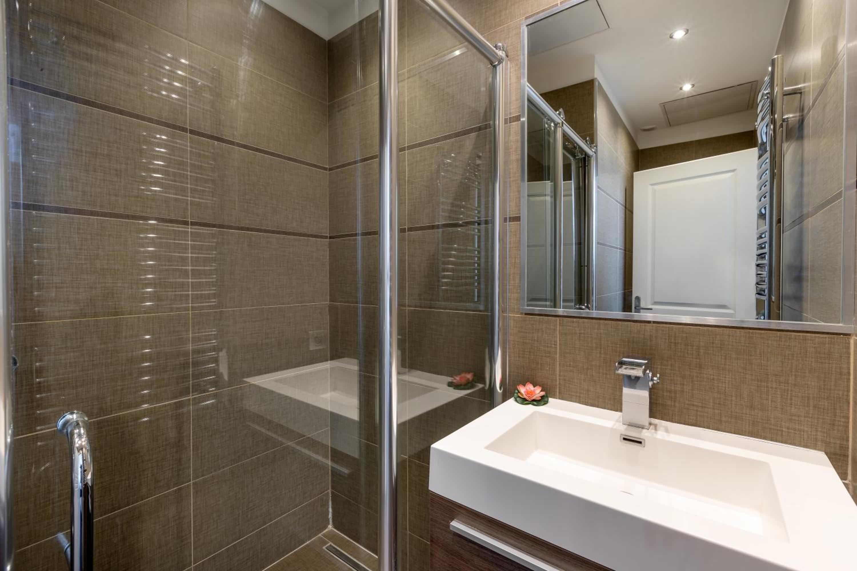 MODERN - Four-Bedroom include one mezzanine bedroom Apartment photo 3