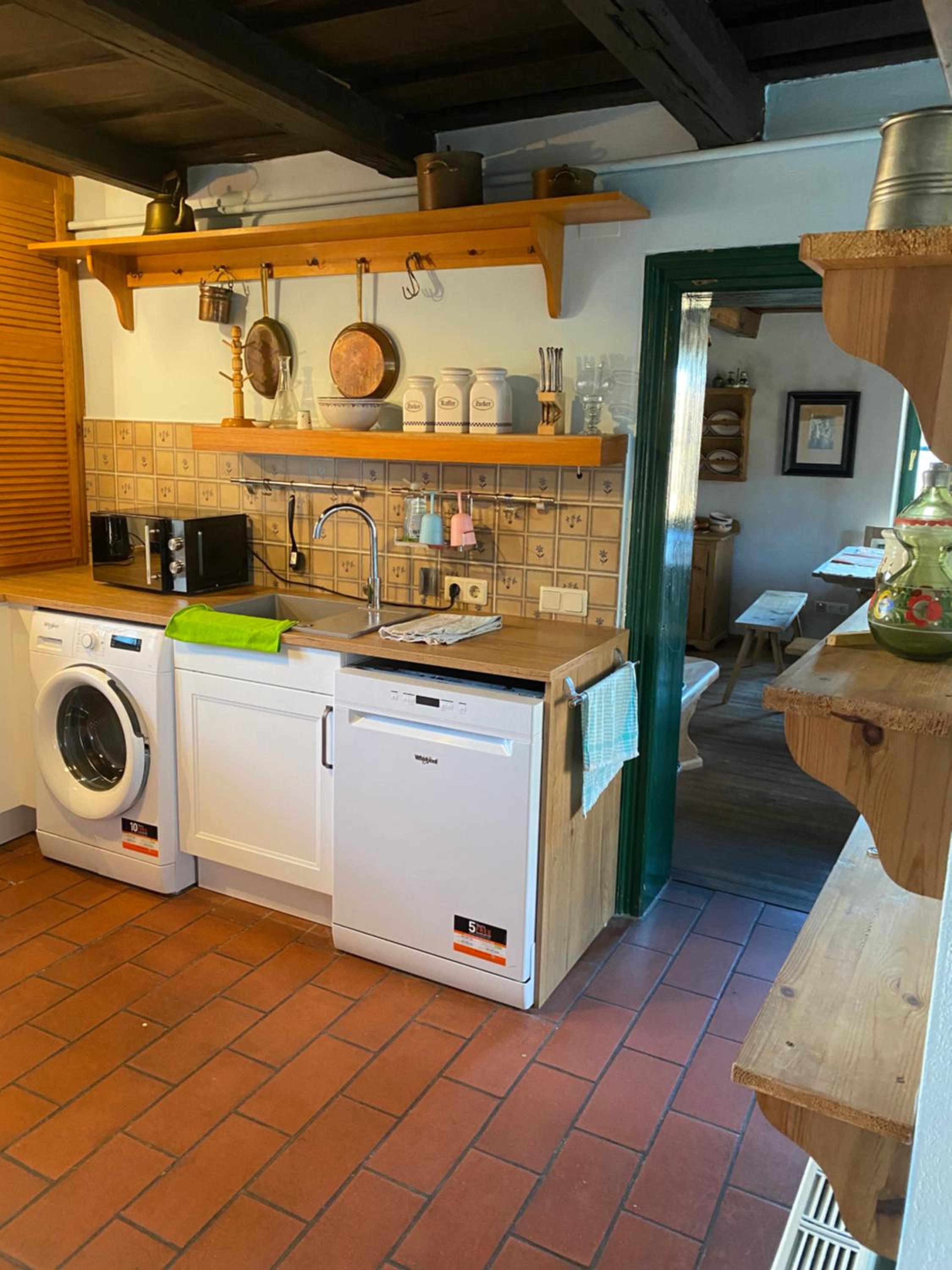 One-Bedroom Apartment - Photo 11