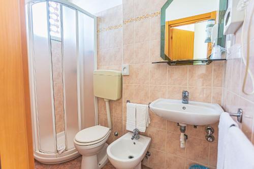 Triple Room with Partial Sea View photo 3