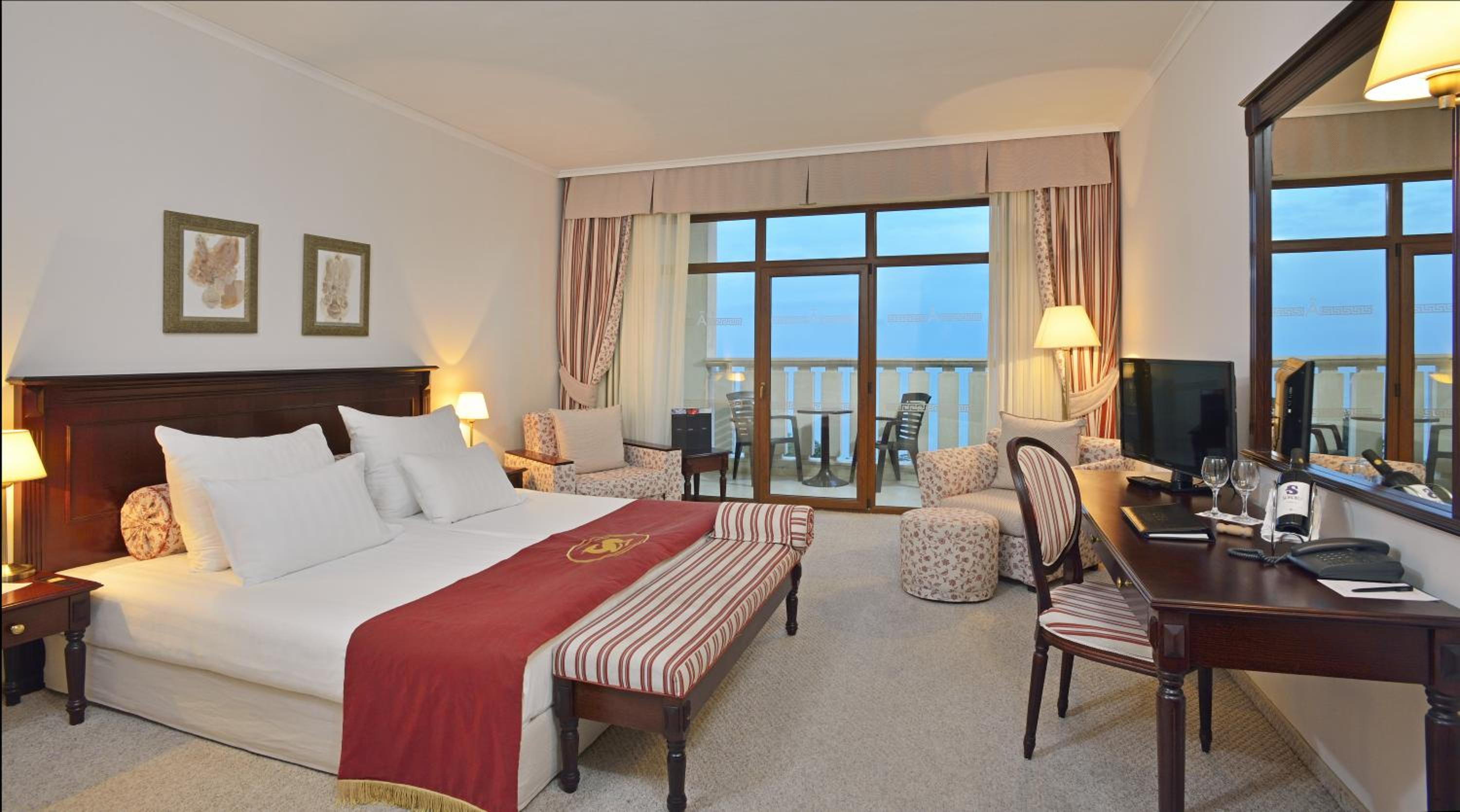 Premium THE LEVEL Room with Sea View - High Floor - Photo 1