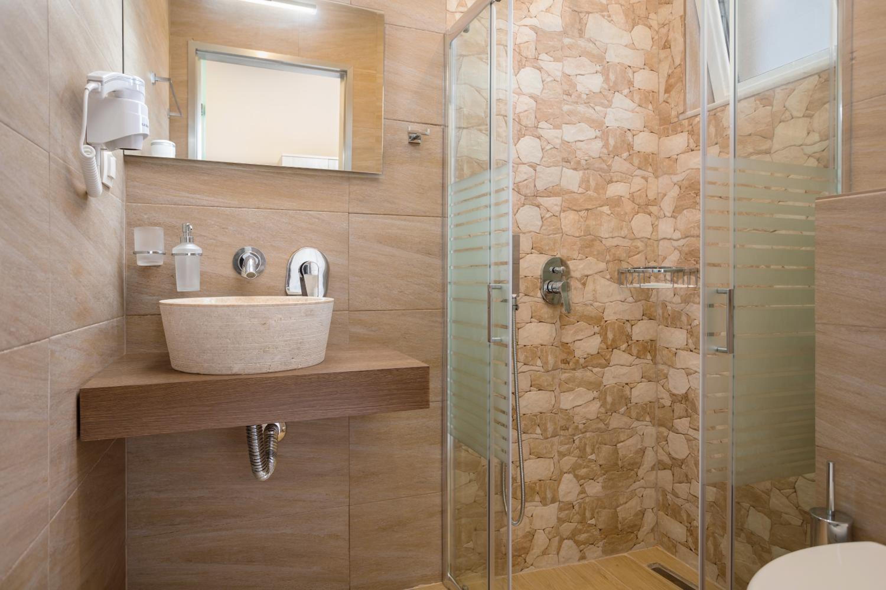 Deluxe Double or Twin Room with City View photo 3