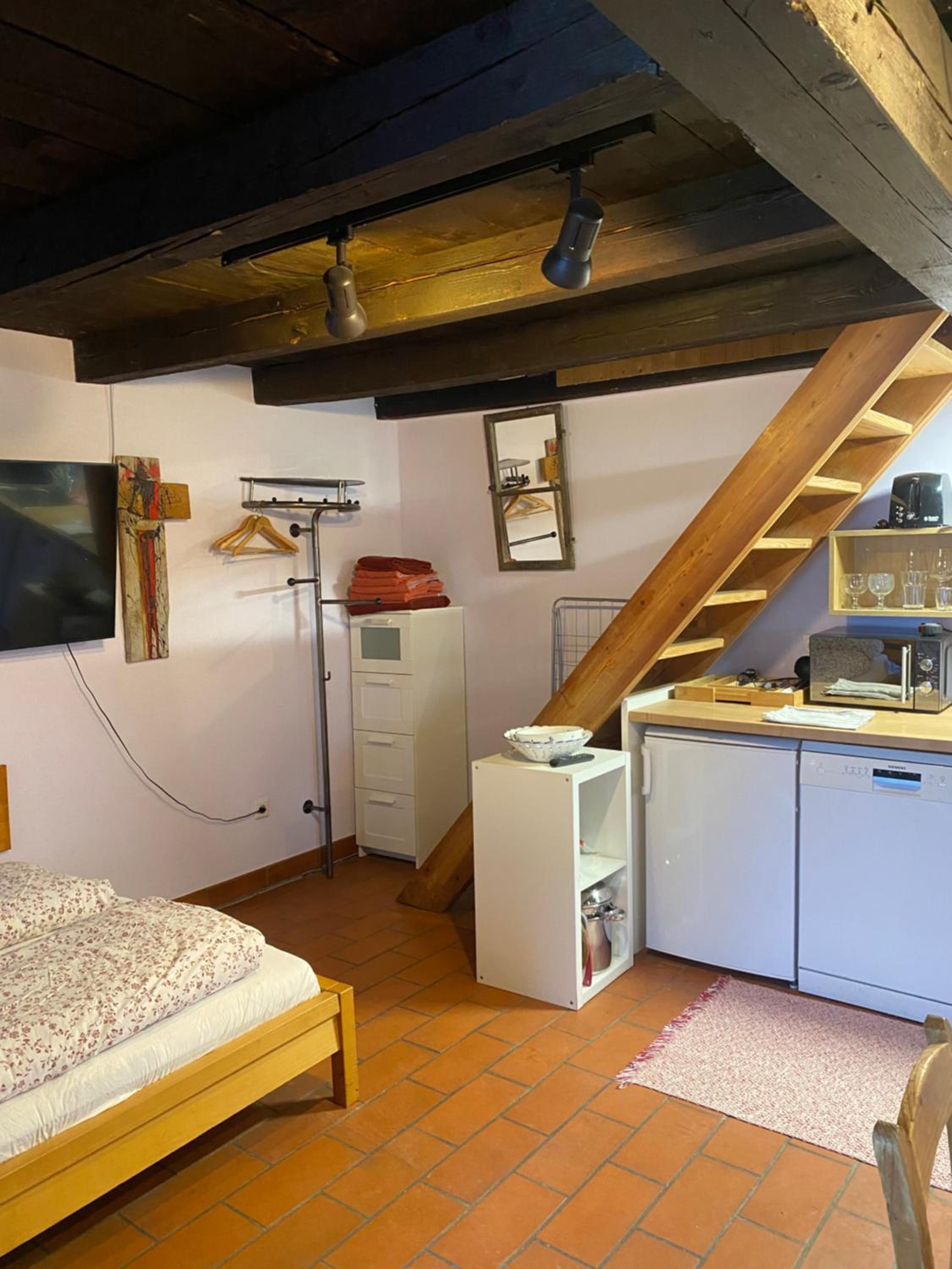 Apartment - Split Level - Photo 1