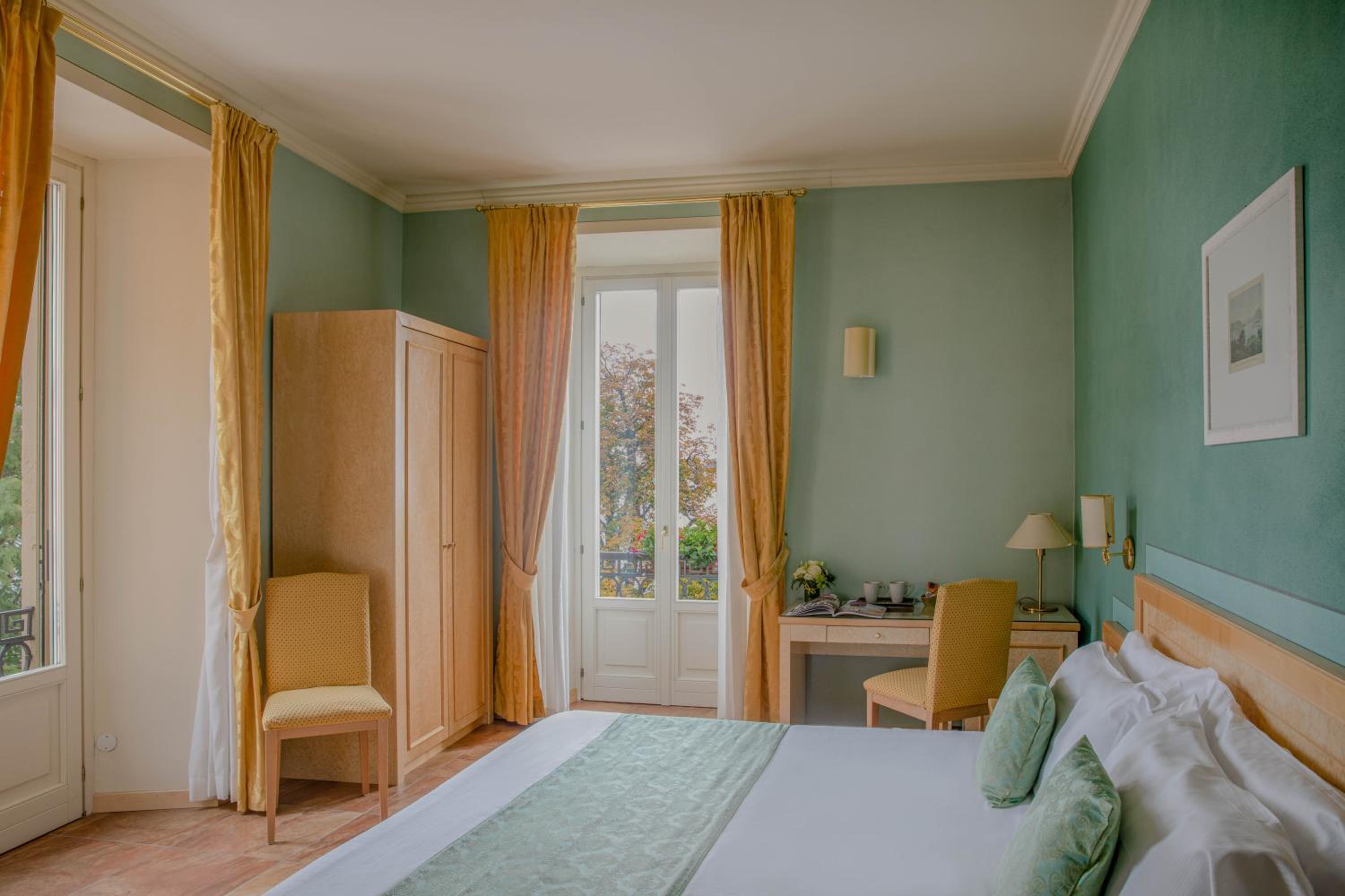 Deluxe Triple Room with Lake View - Photo 5