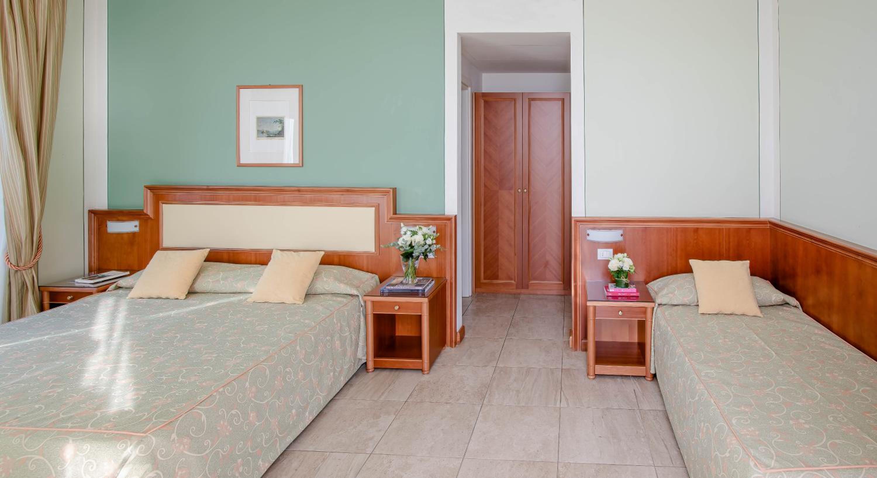 Deluxe Triple Room with Lake View - Photo 6
