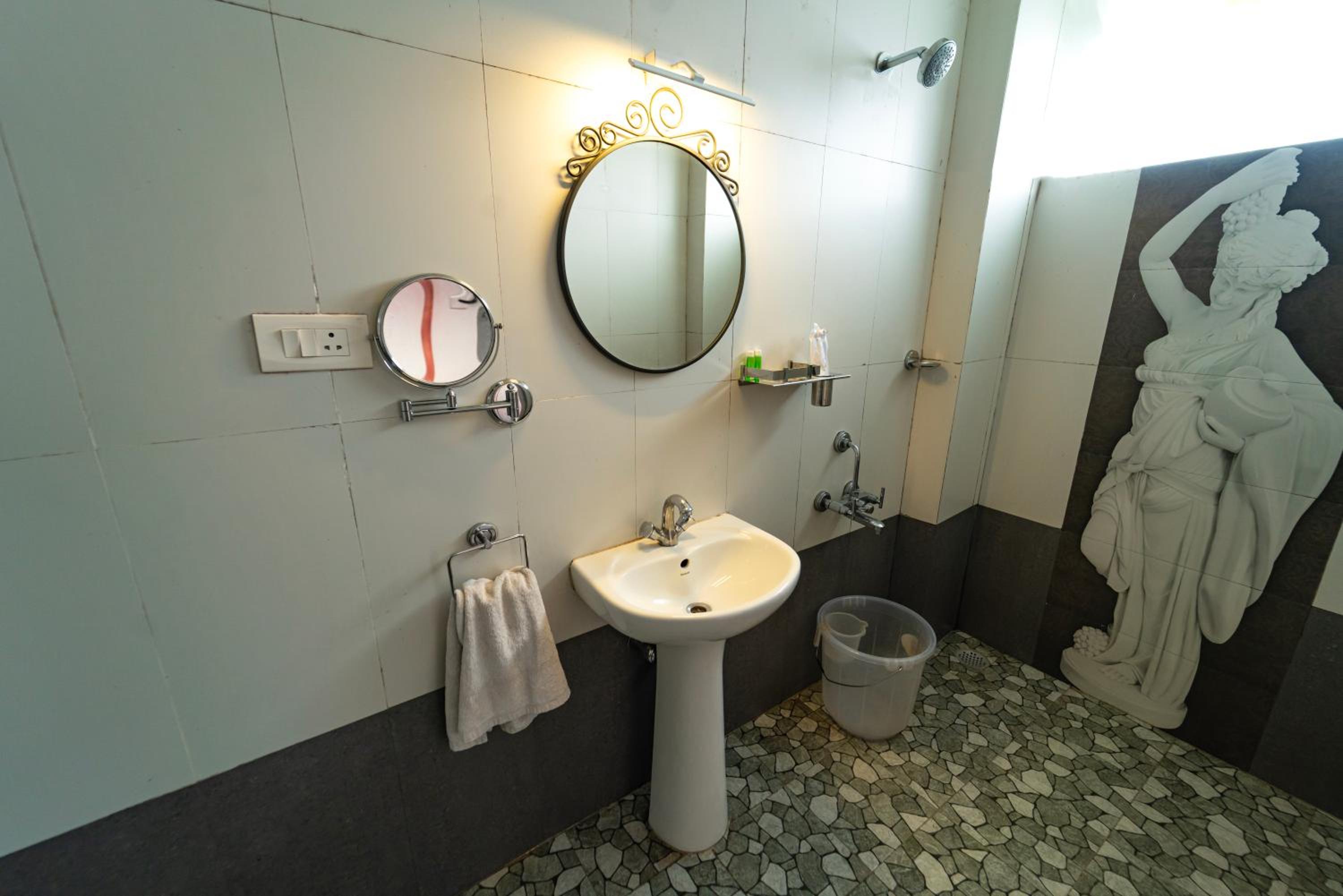 Junior Suite with Mountain View - Photo 2