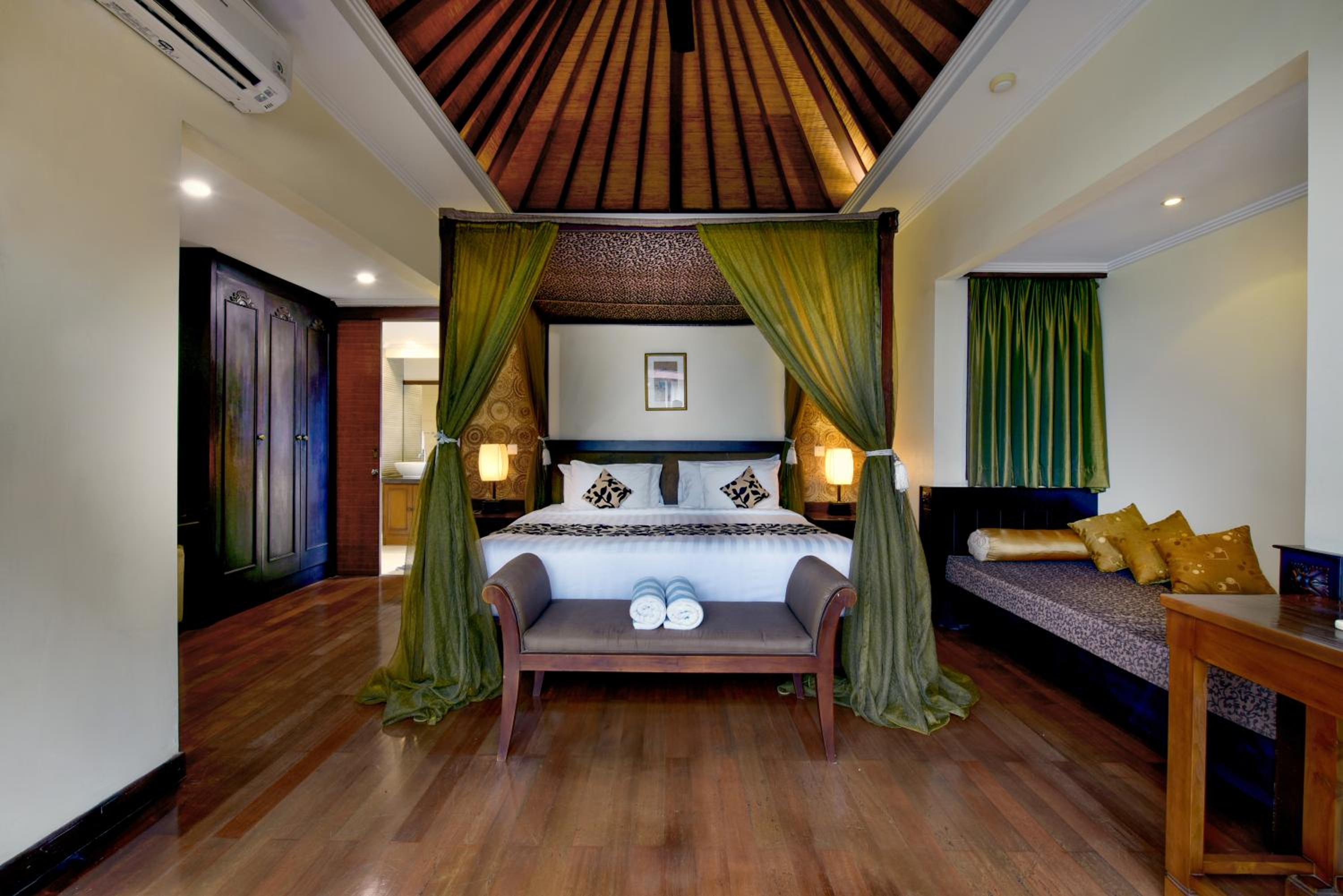 One Bedroom Private Pool Villa with Bath Tub