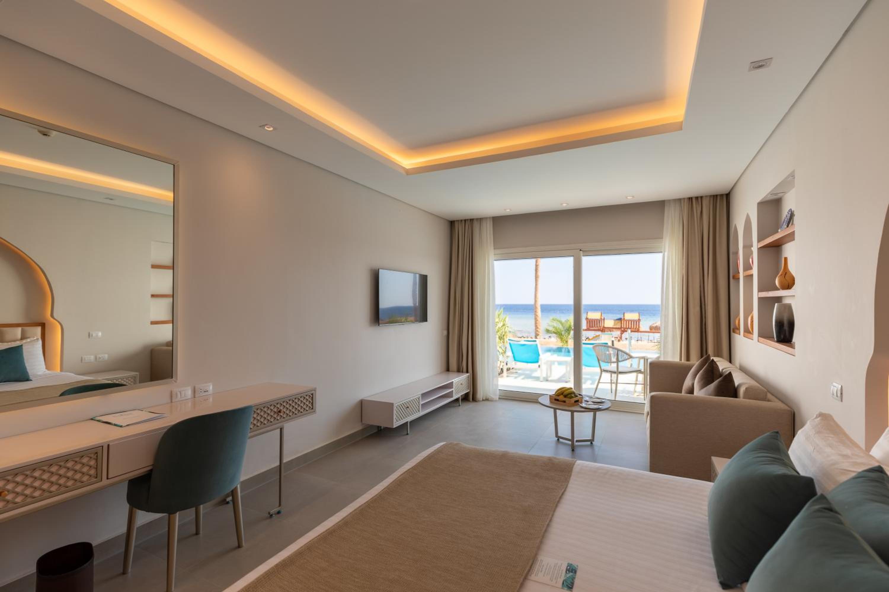 Deluxe Swim Up Room