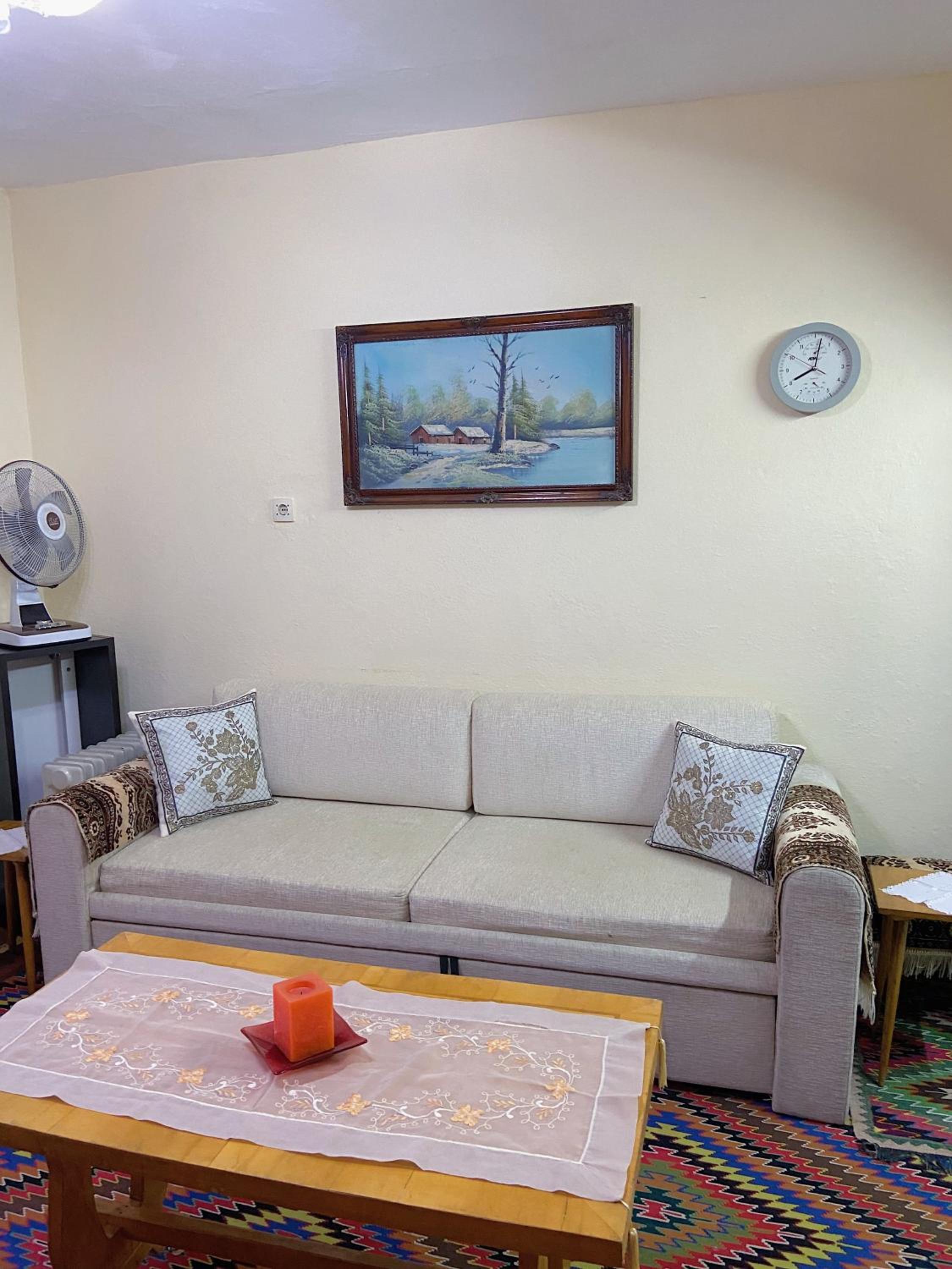 One-Bedroom Apartment photo 1