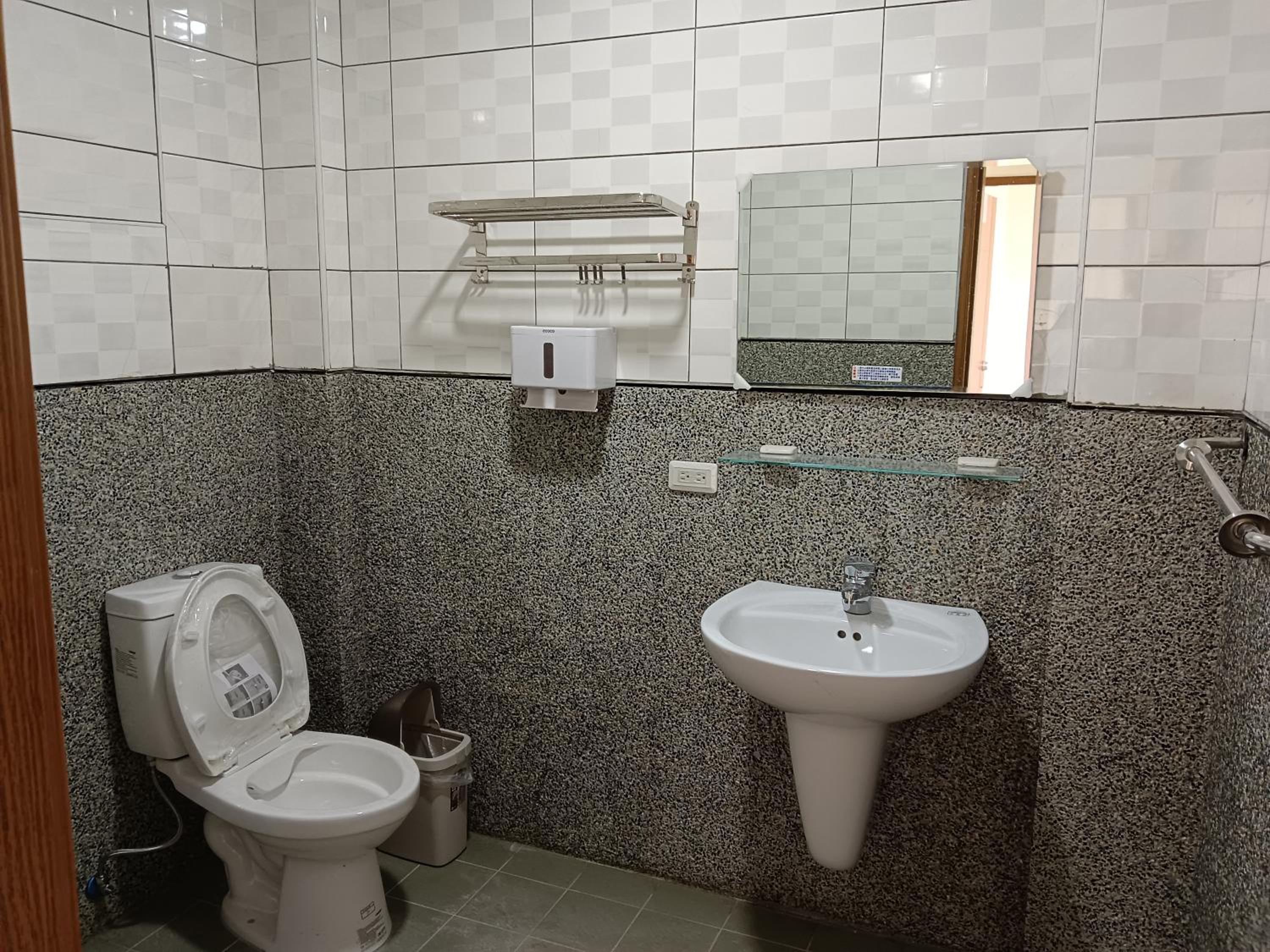 Basic Triple Room with Shared Bathroom photo 3