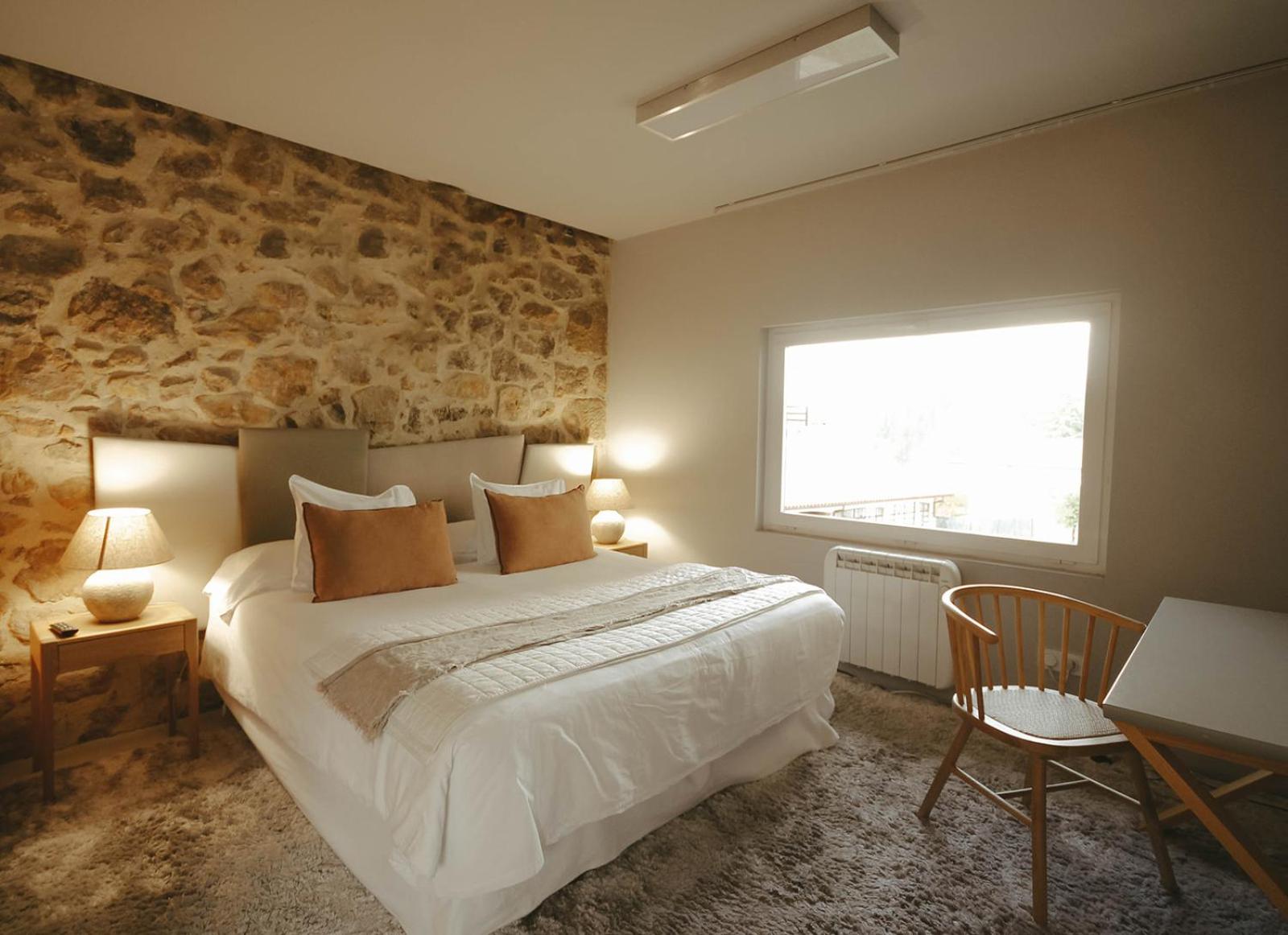 Double or Twin Room - Photo 9
