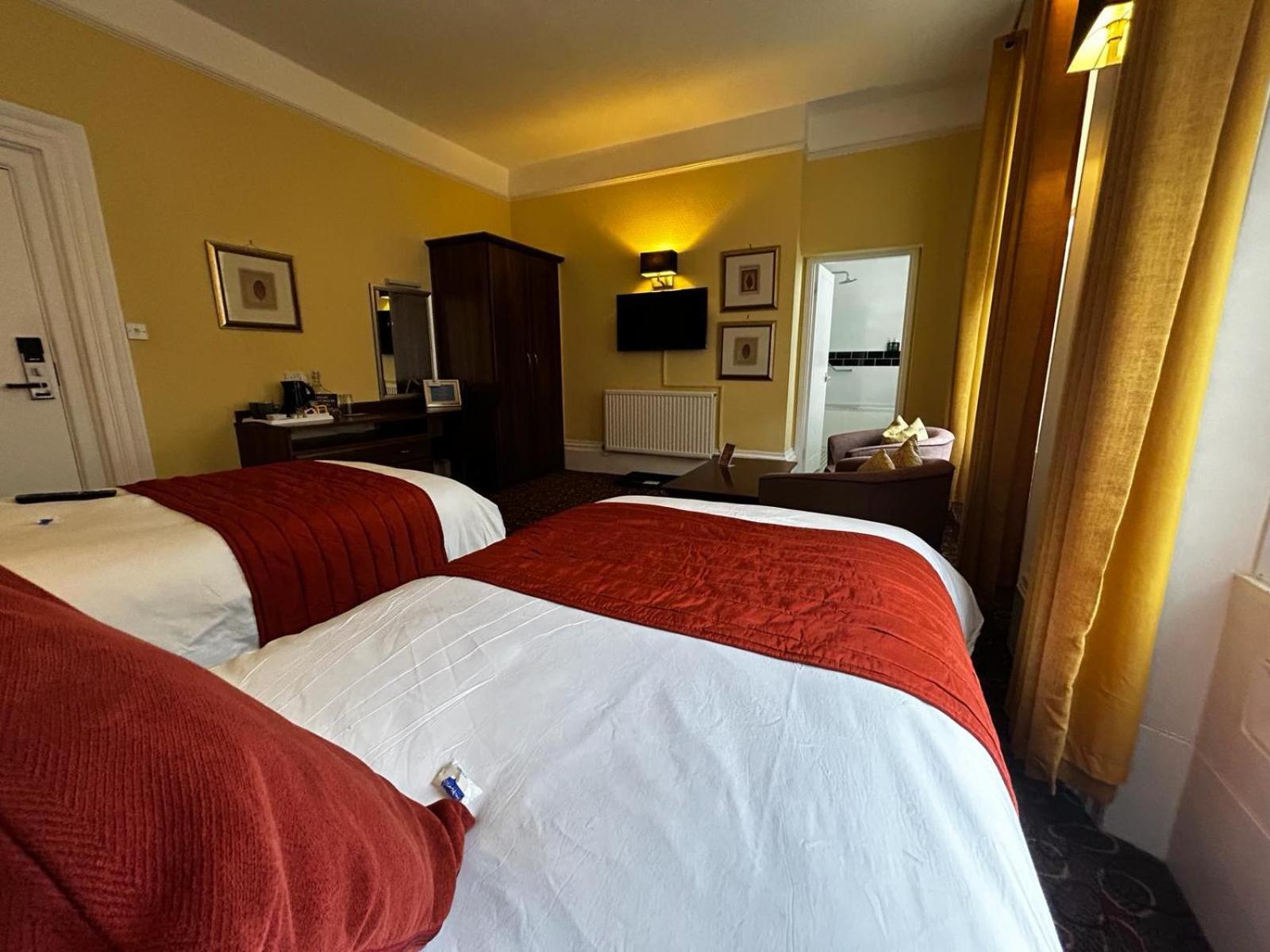 Standard Twin Room - Photo 1
