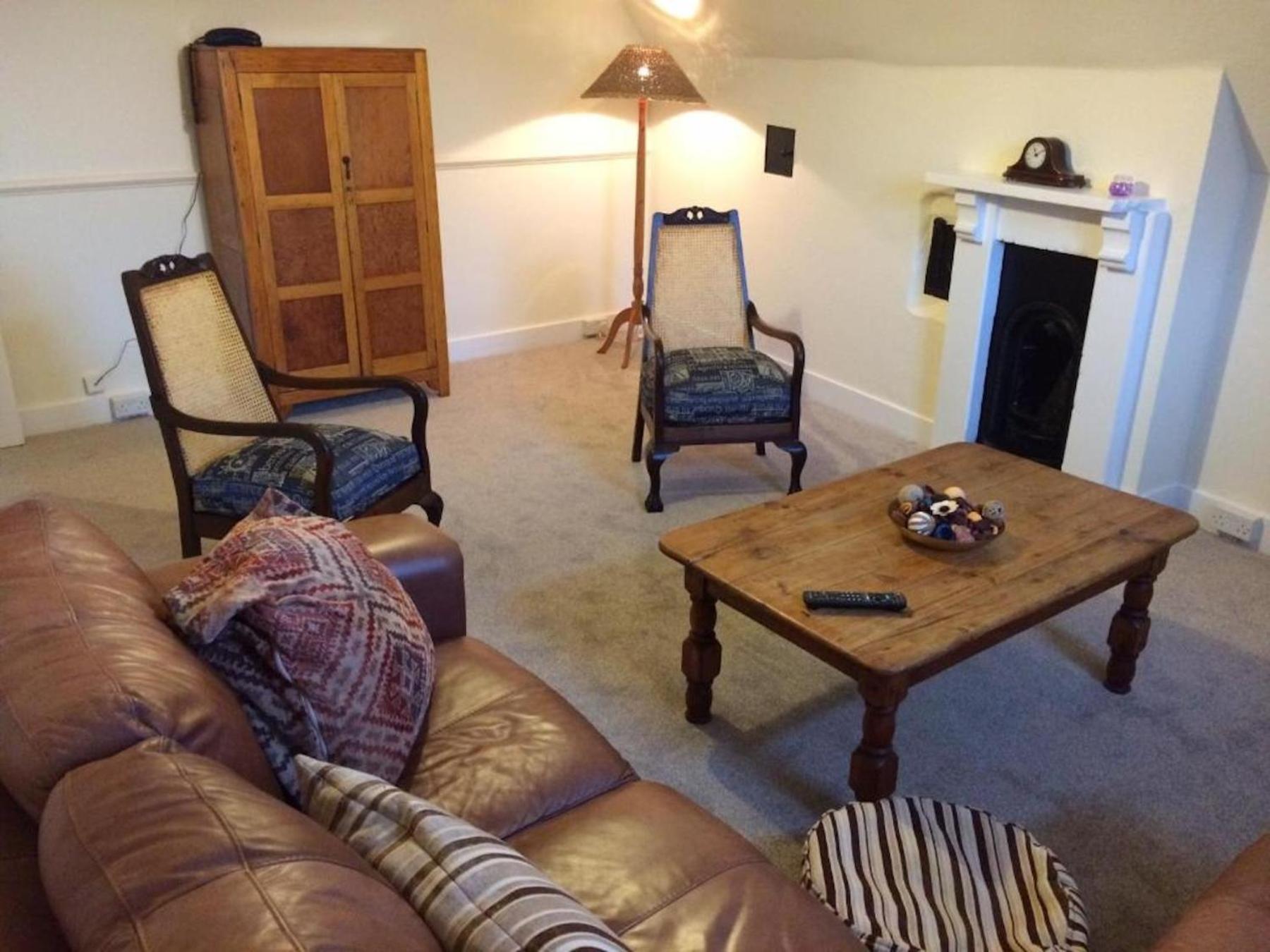 One-Bedroom Deluxe Apartment - Photo 2