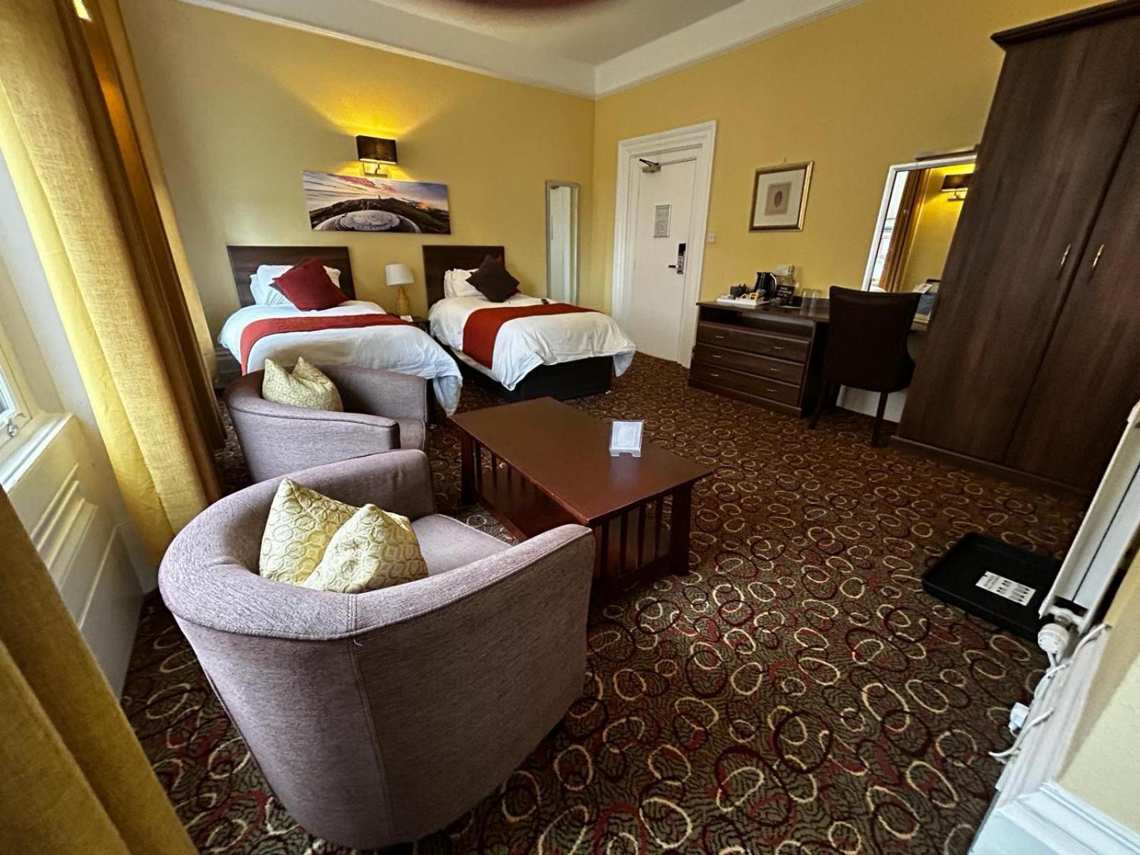 Standard Twin Room - Photo 12
