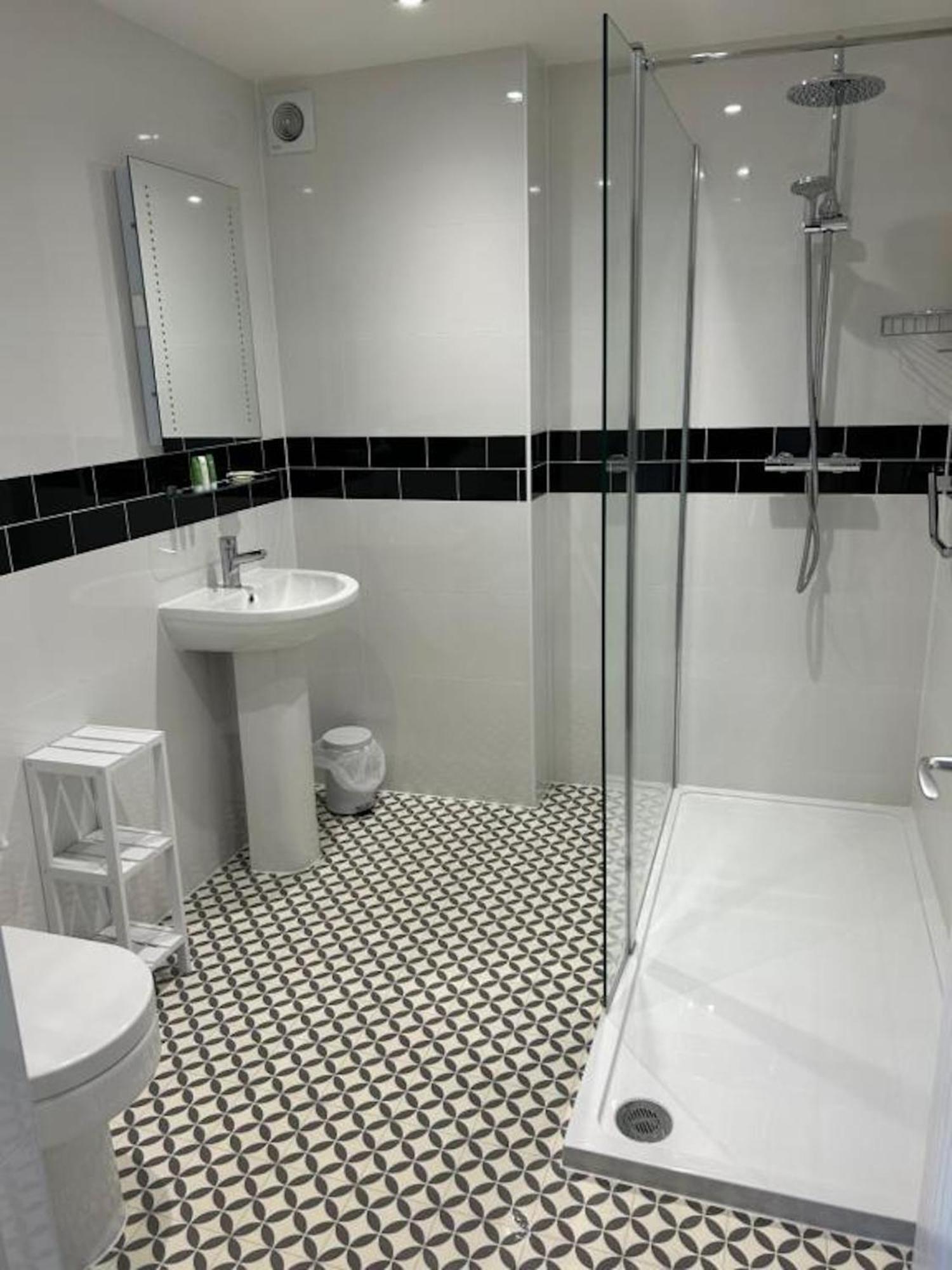 Standard Twin Room - Photo 3