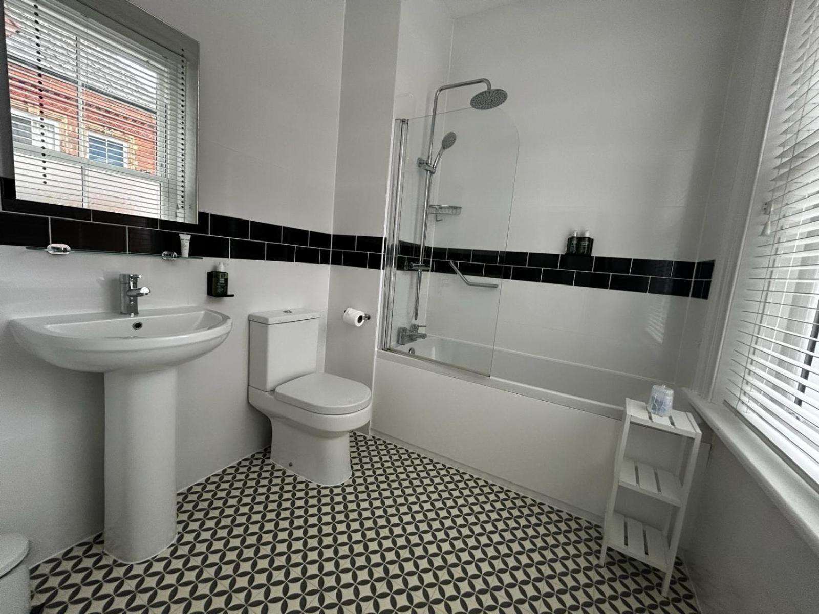 Standard Twin Room - Photo 4
