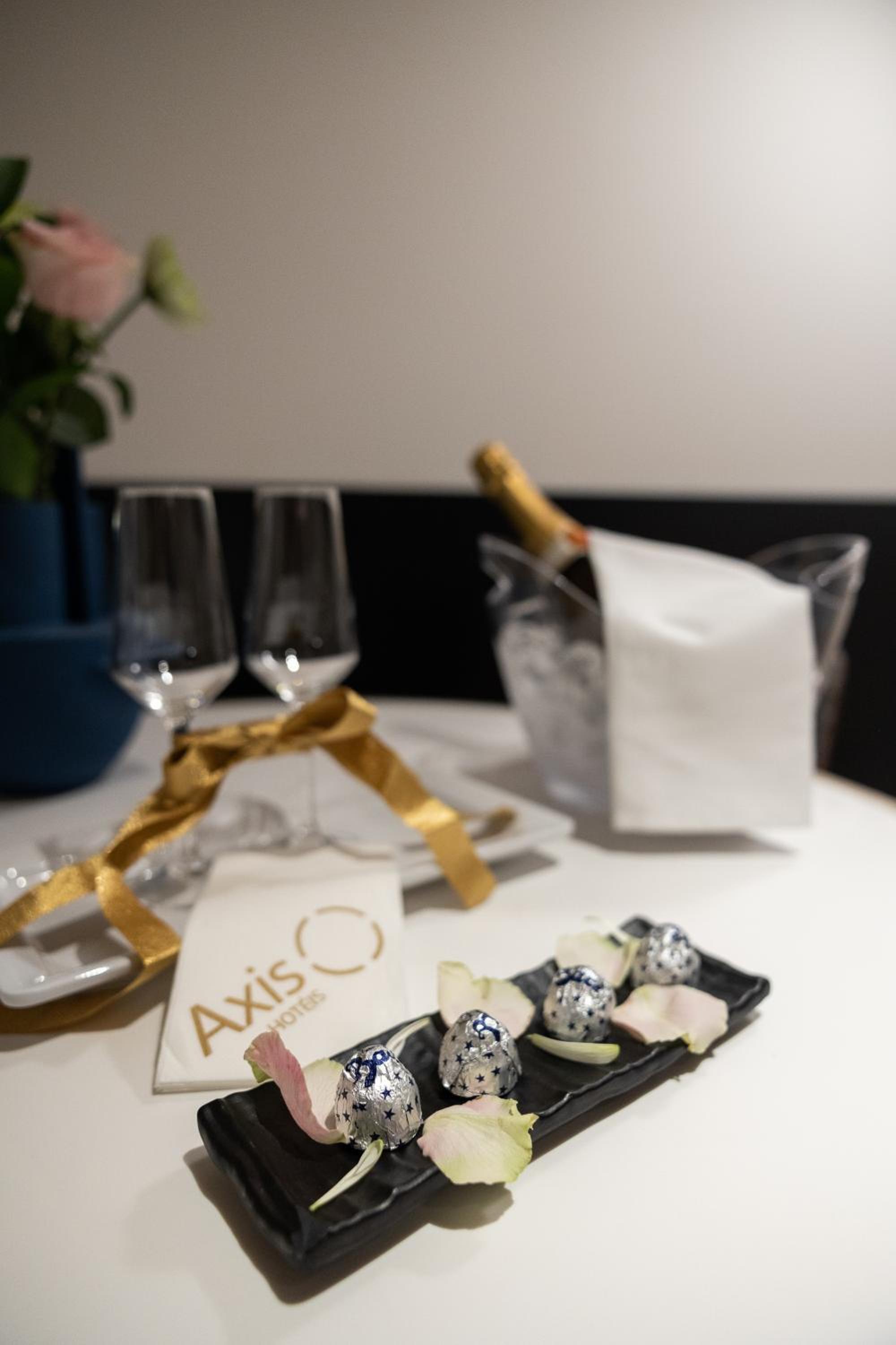 Double Room with Romantic Package - Photo 3