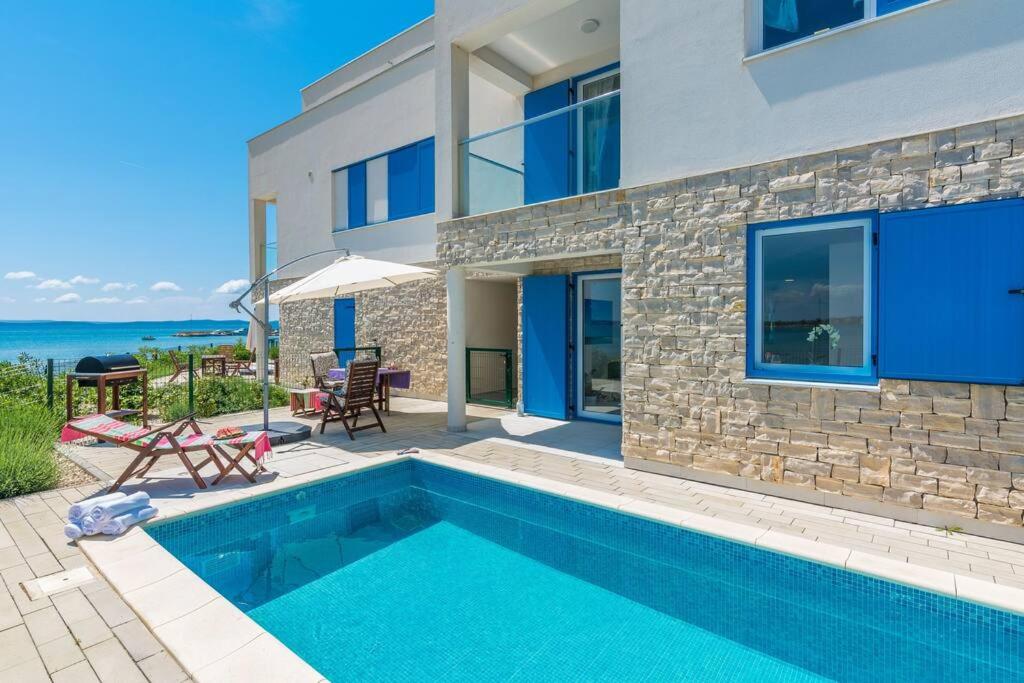 Villa - Beach Front photo 2
