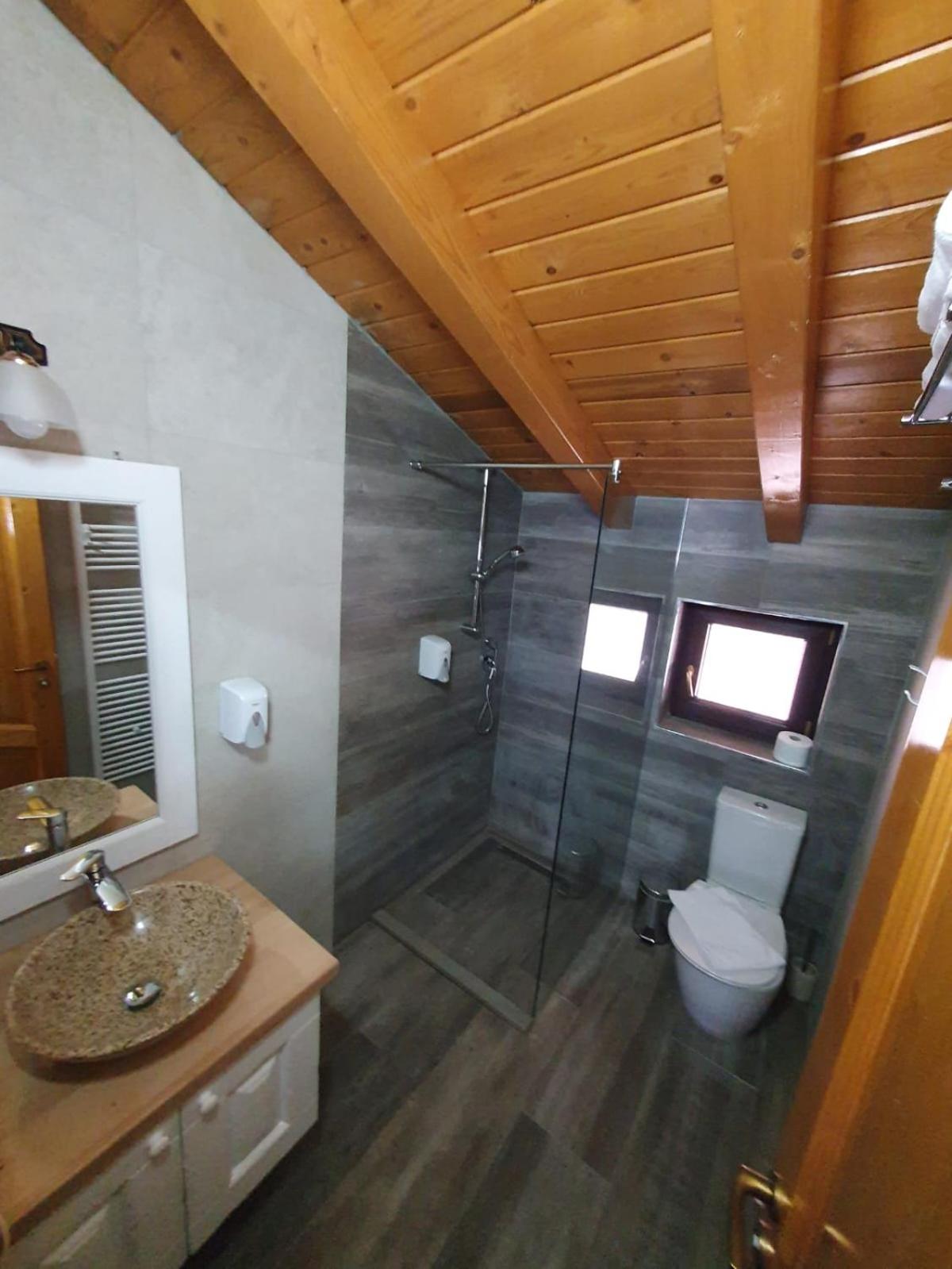 Double or Twin Room with Bathroom photo 2