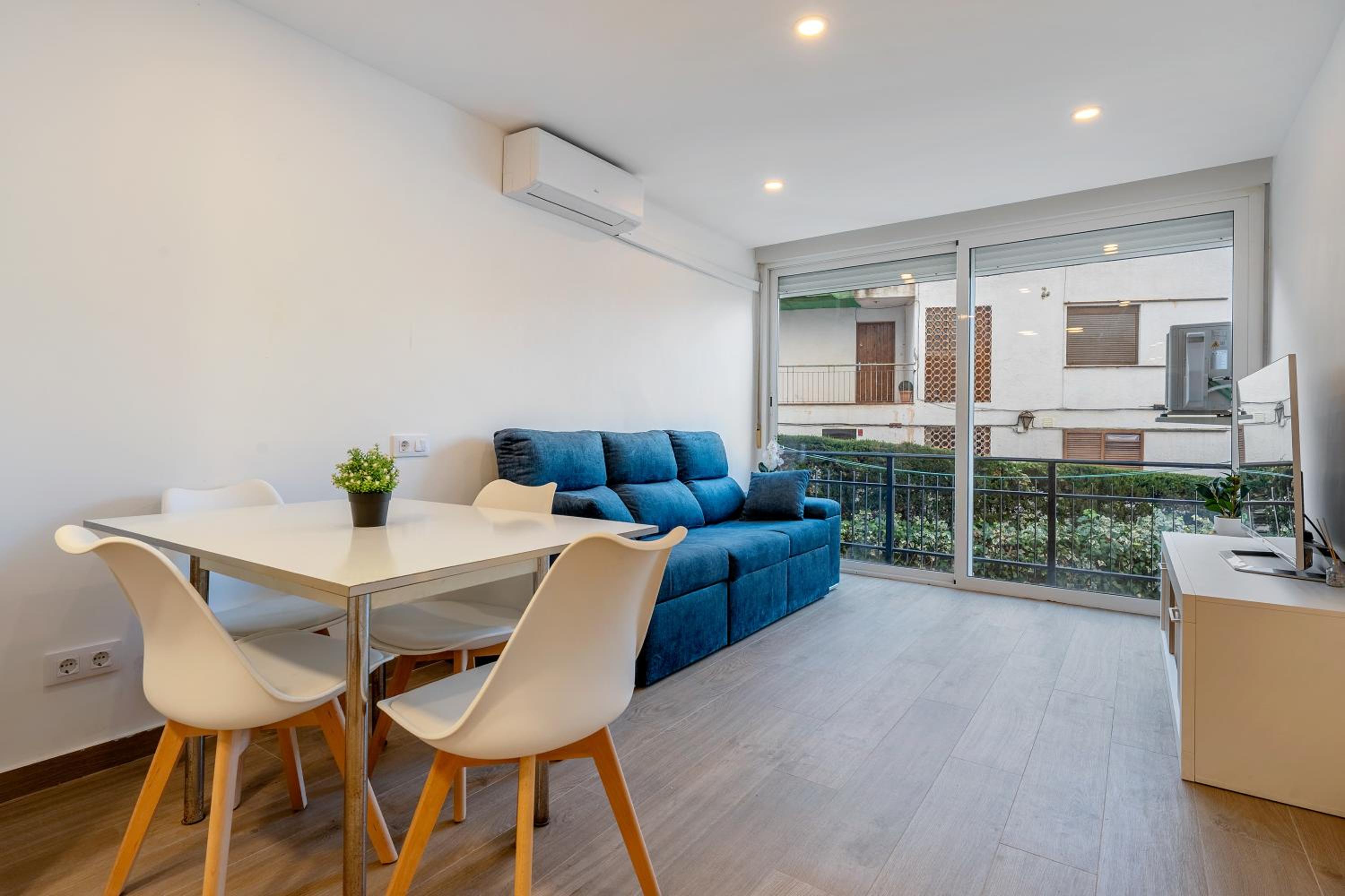 Apartamento de un dormitorio superior con balcón