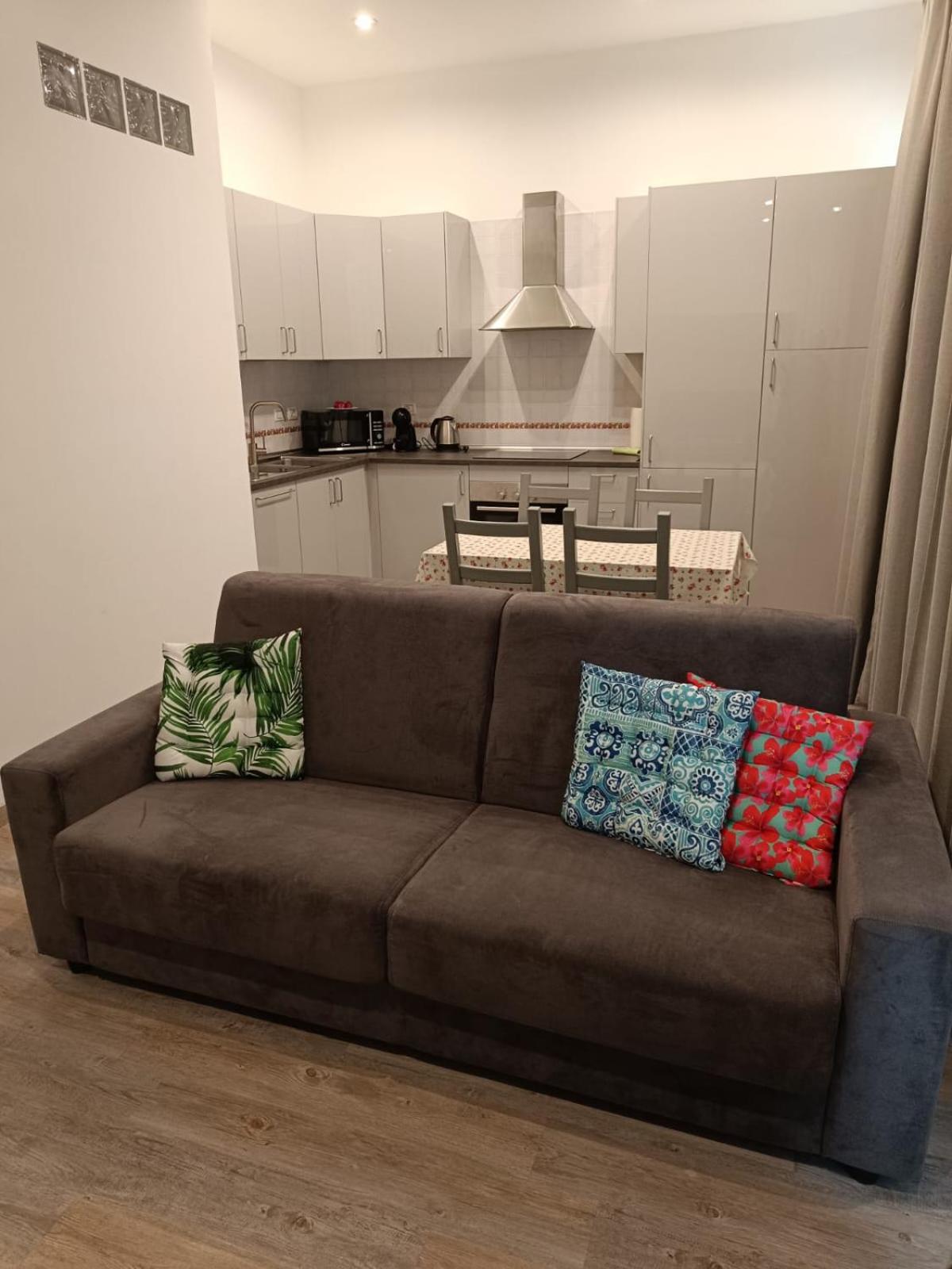Deluxe Studio