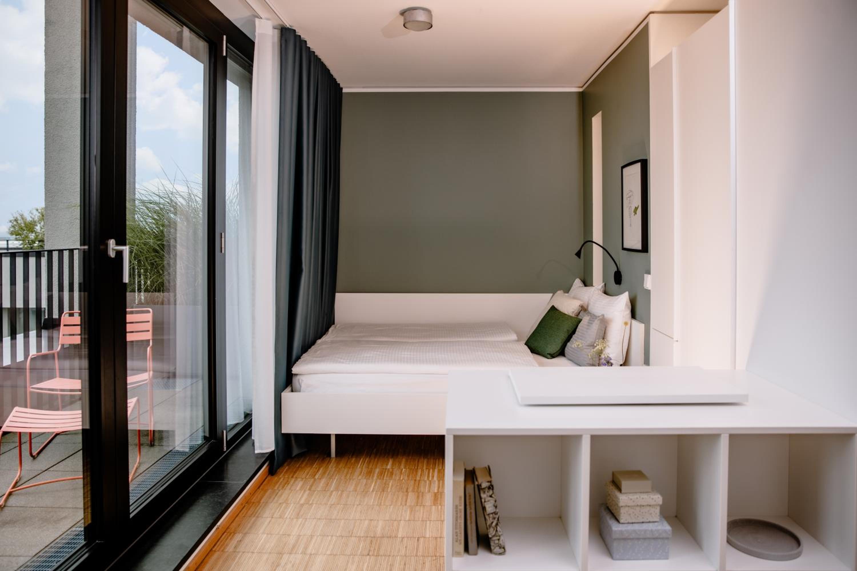 Executive Double Room thumbnail 6