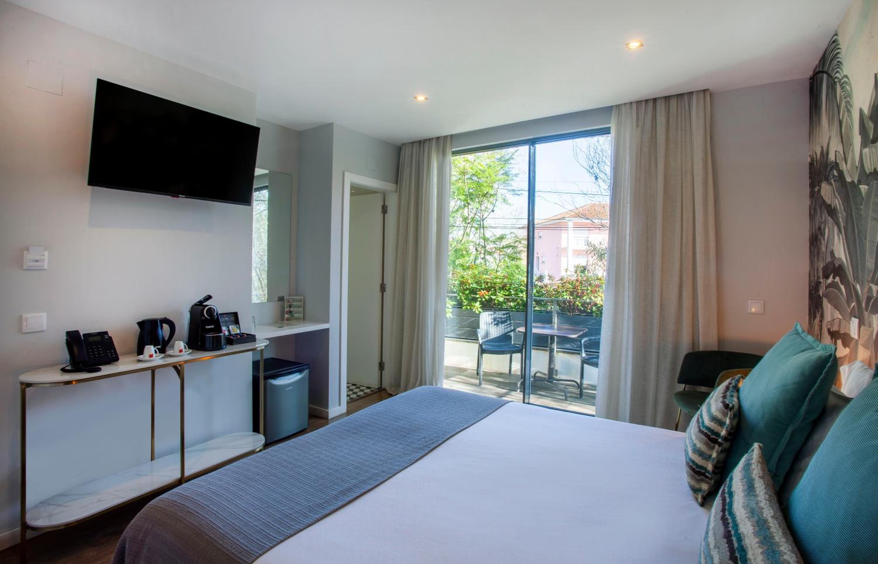Superior Double Room with Balcony - Photo 13