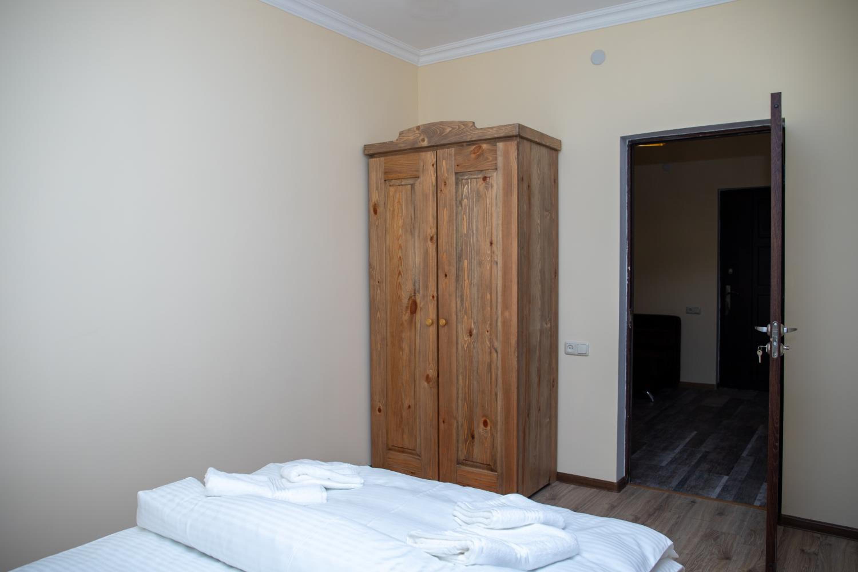 Large Double Room photo 2