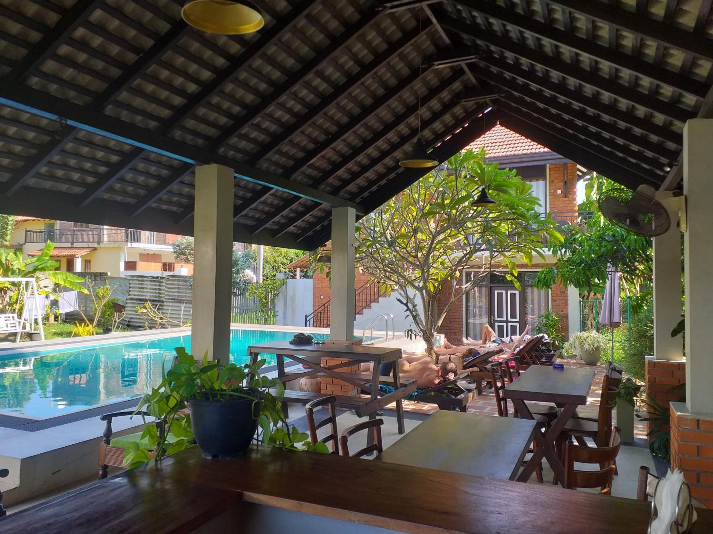 Deluxe King Room with Pool View photo 1