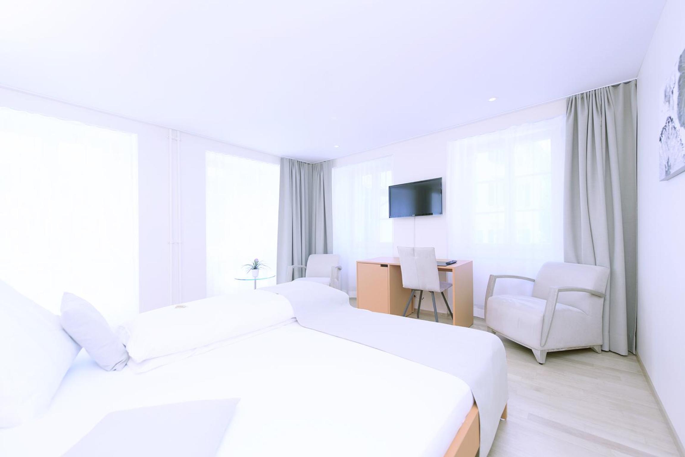 Standard Double Room - Photo 23