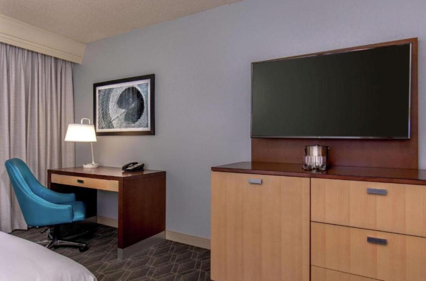 King Room - Non-Smoking - Photo 6