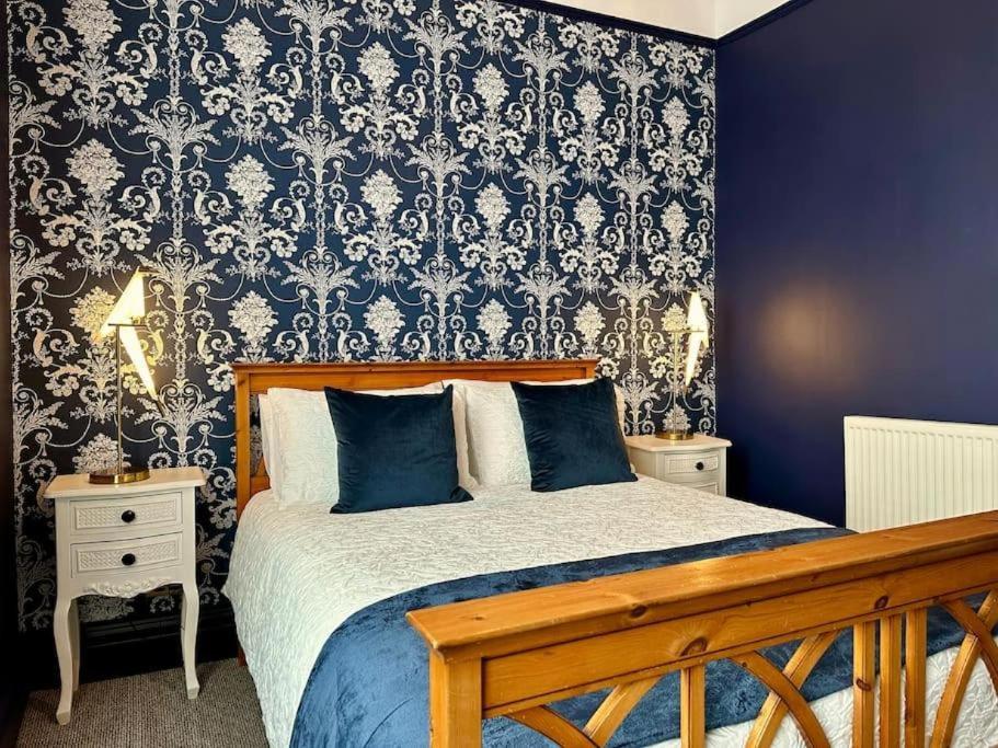 Three-Bedroom House photo 2