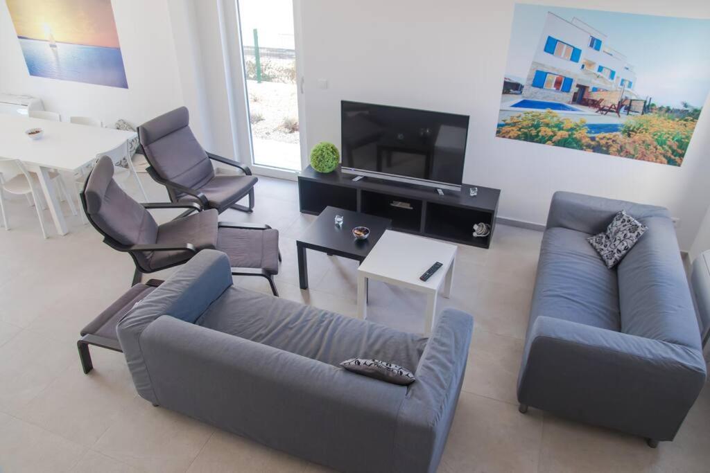 Villa photo 1