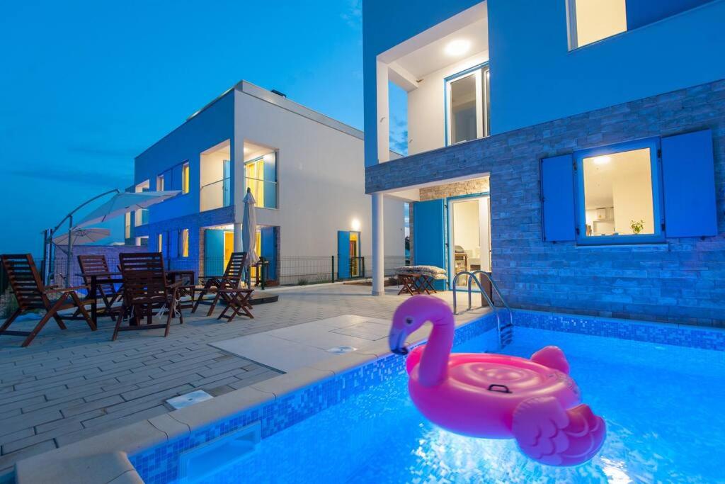 Villa photo 2