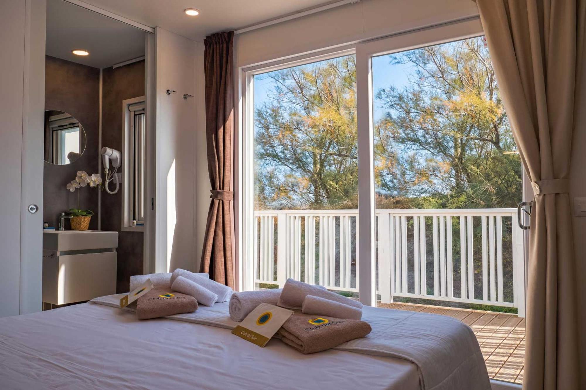 Mobile Home Executive panoramic view