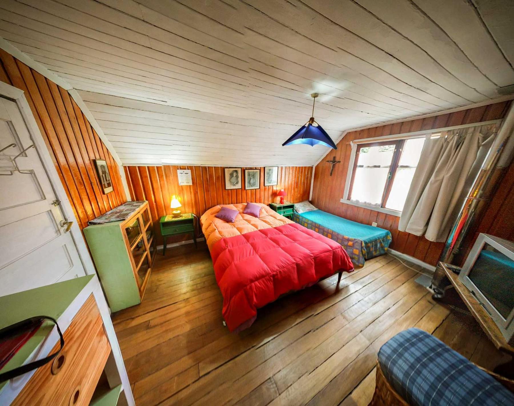 Economy Triple Room with Shared Bathroom photo 2