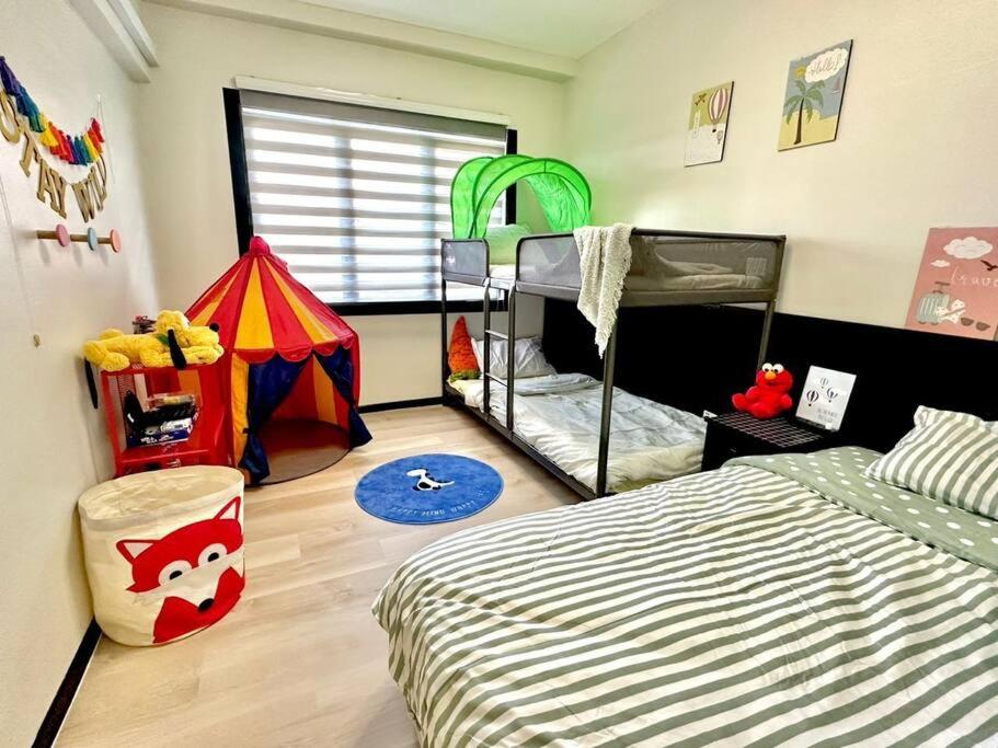 Three-Bedroom Apartment photo 2
