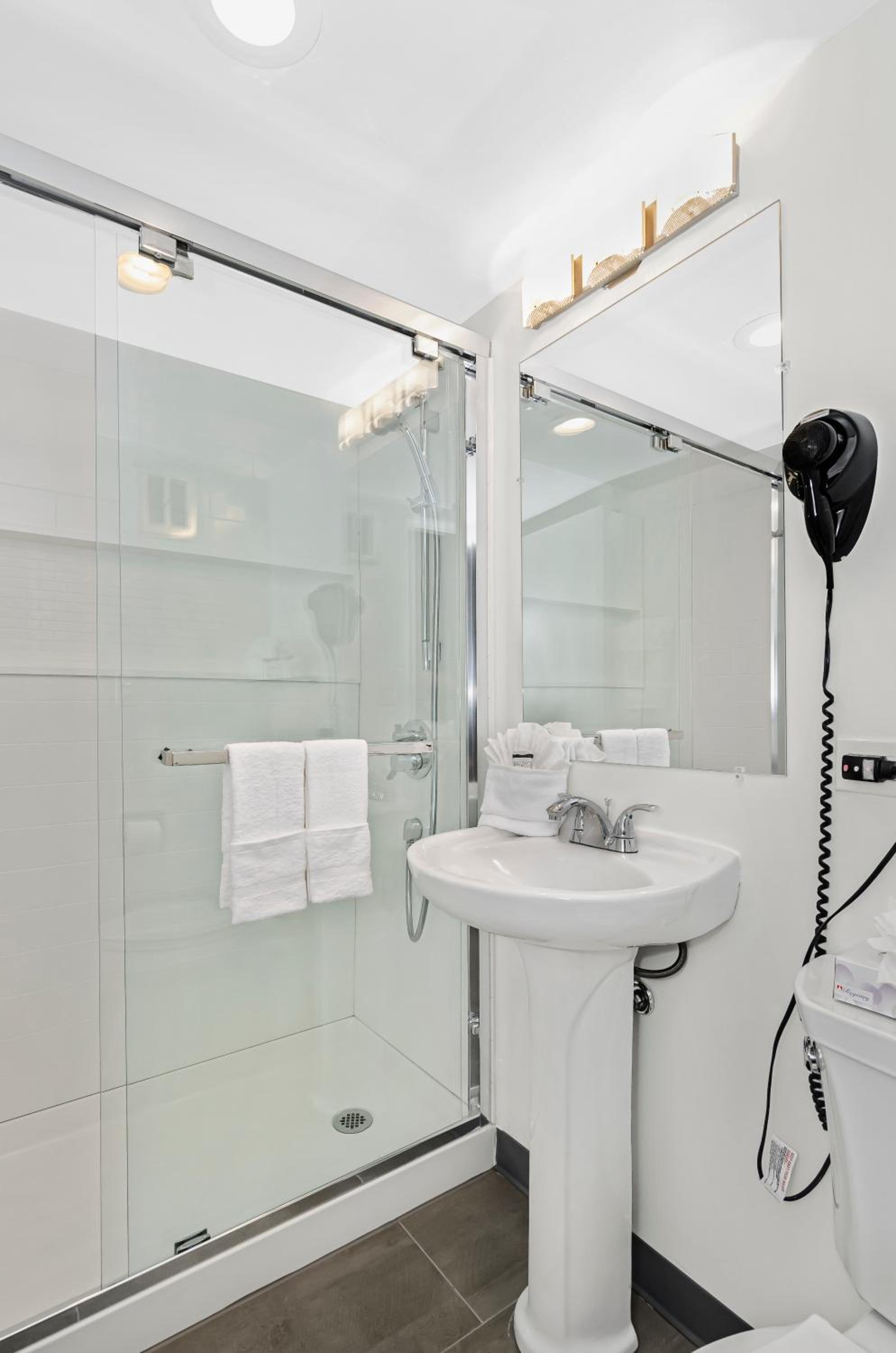 Deluxe King Room - Photo 3