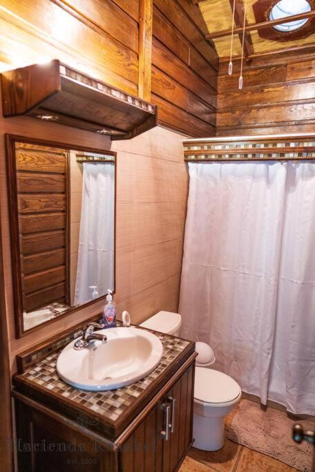 Four-Bedroom House photo 2