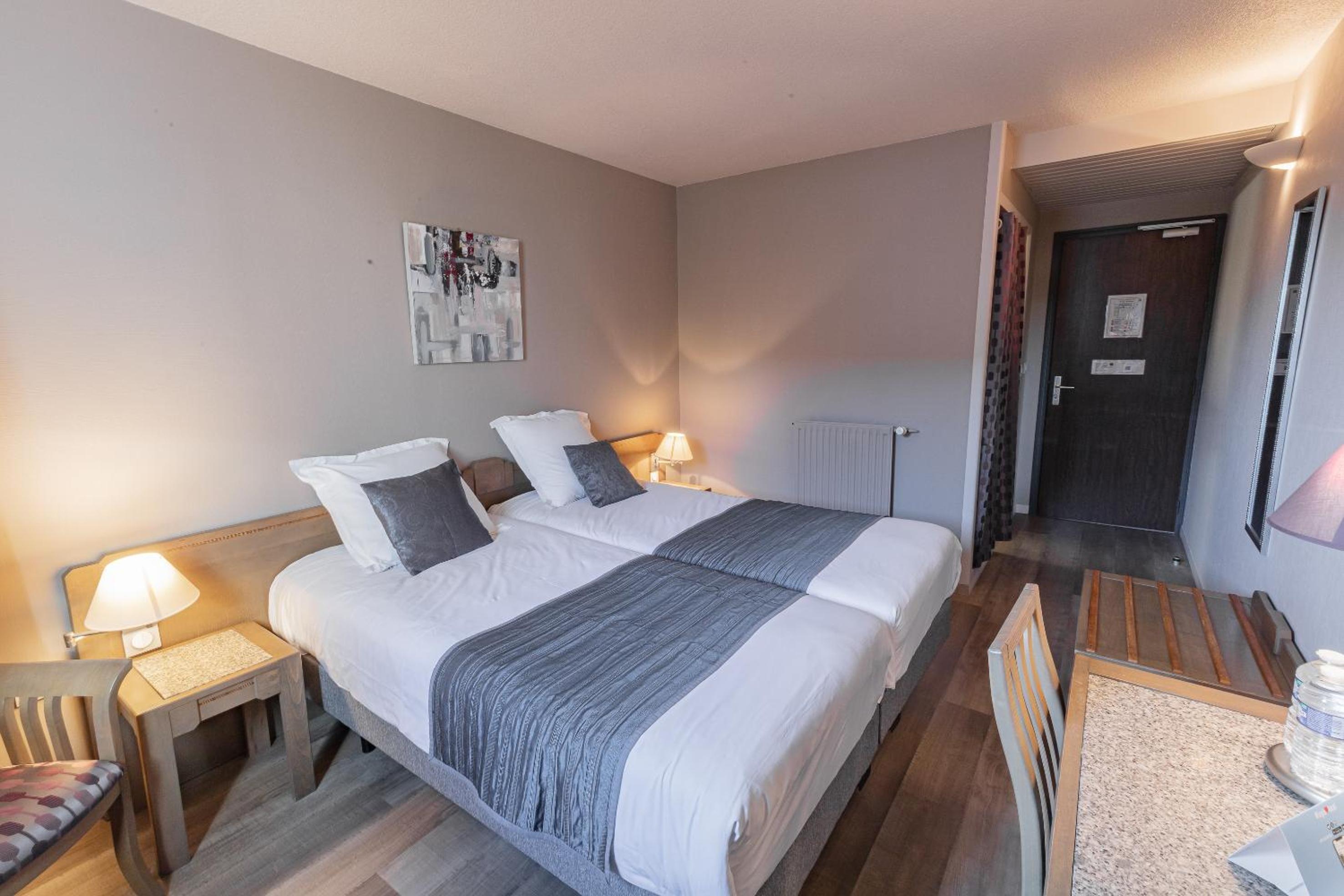 Twin Room - Photo 2