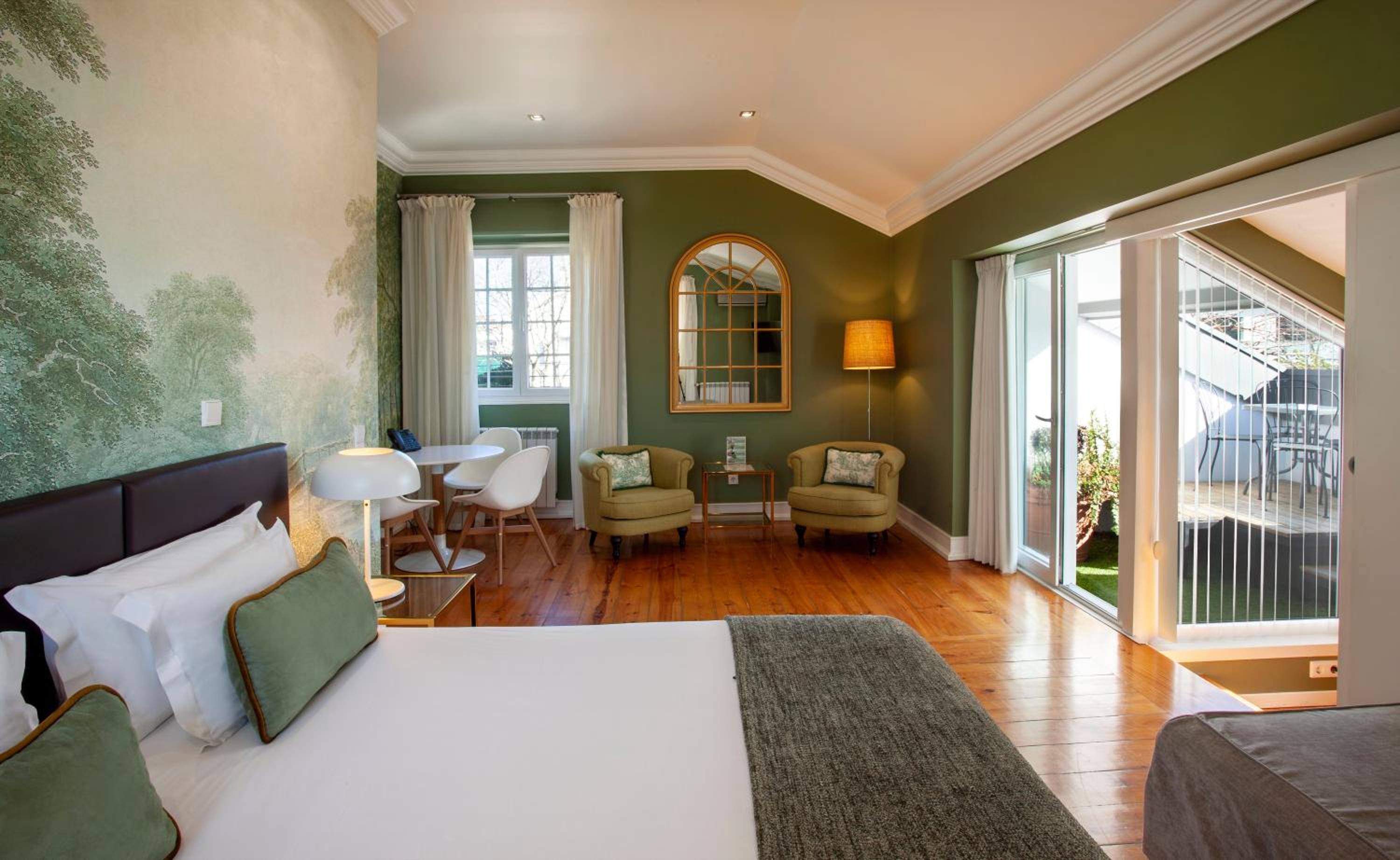 Suite with Balcony - Photo 7