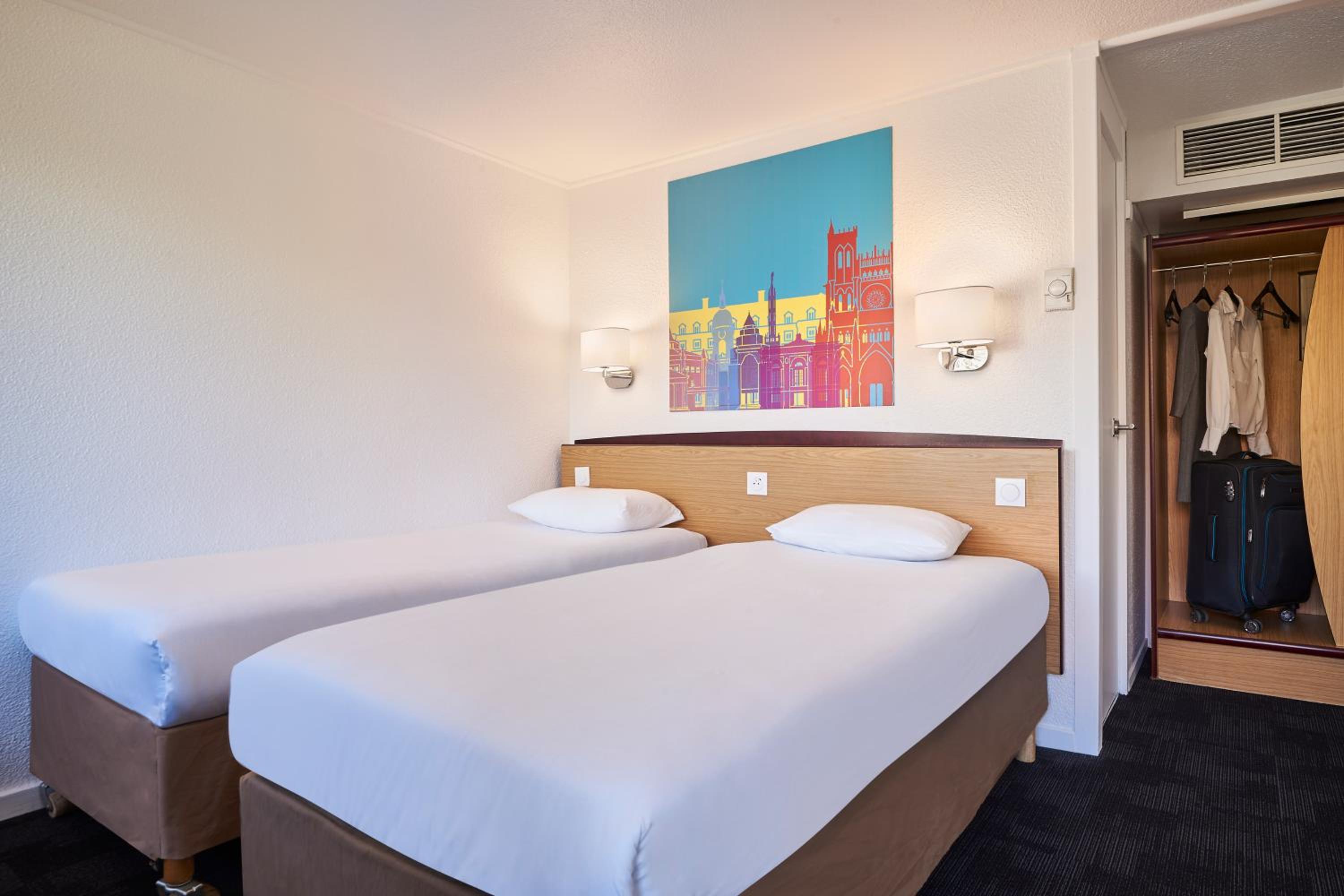 Twin Room - Photo 1